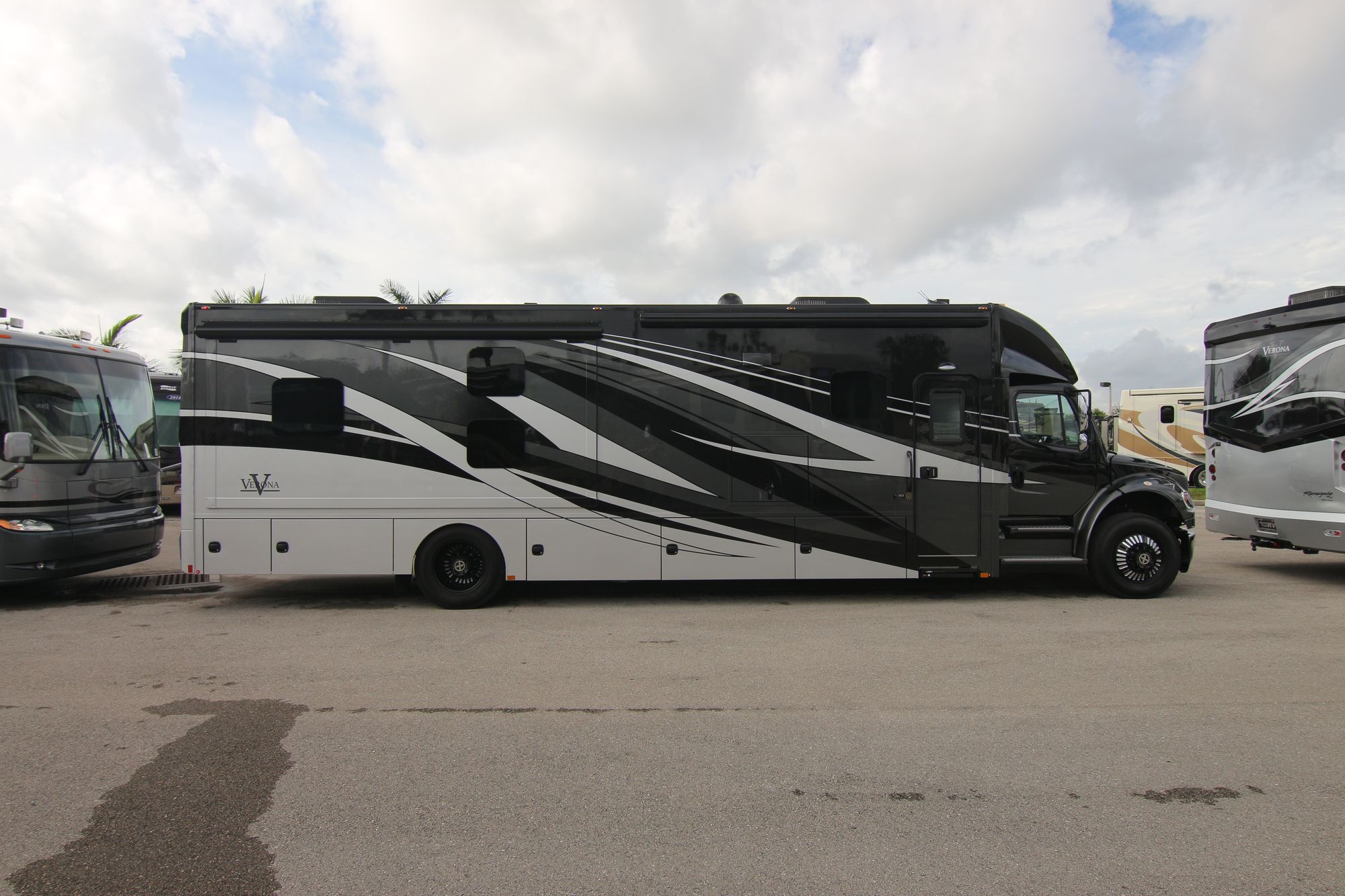 New 2020 Renegade Rv Verona 40VBH Super C  For Sale