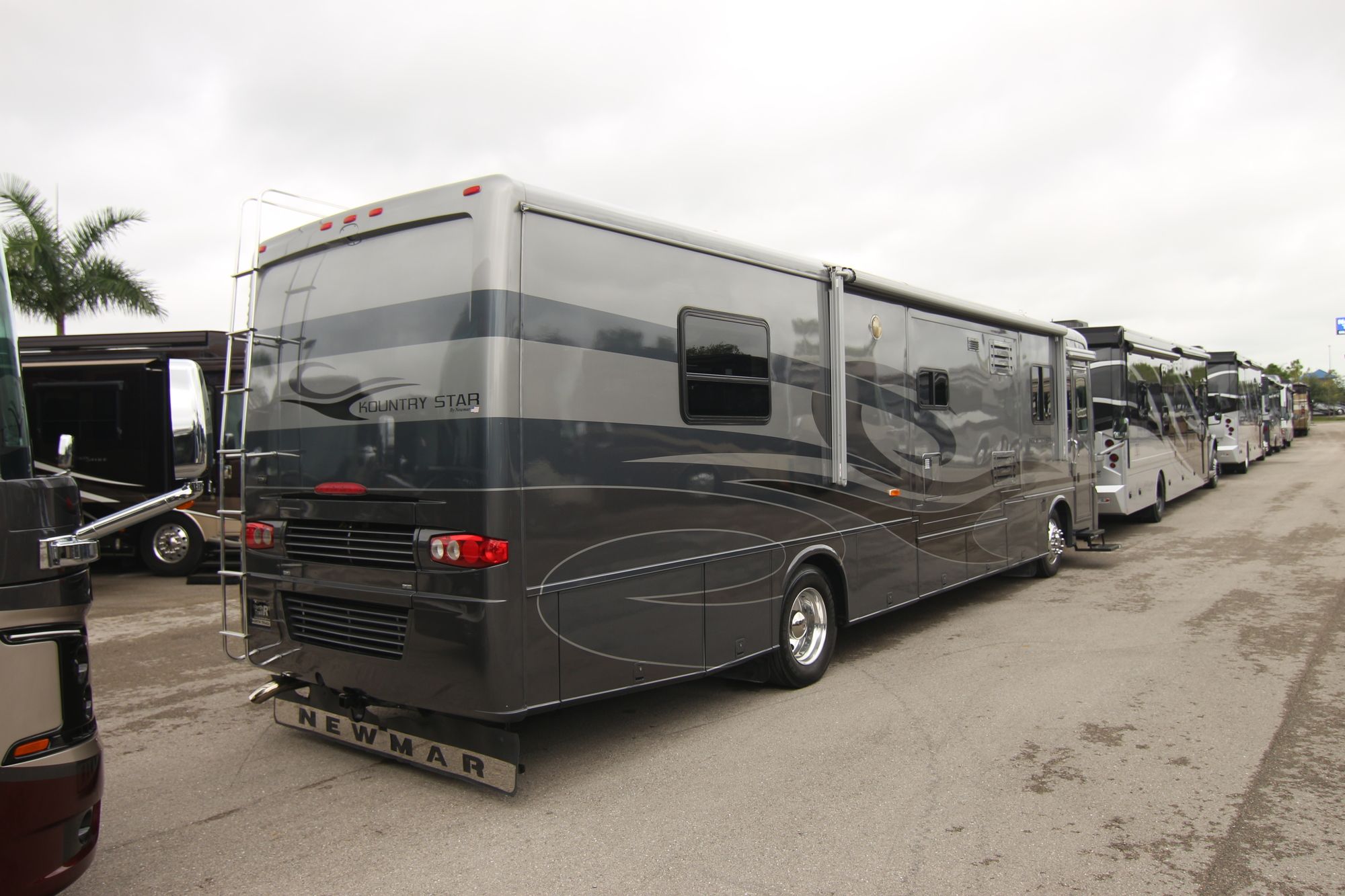 Used 2005 Newmar Kountry Star 3909 Class A  For Sale