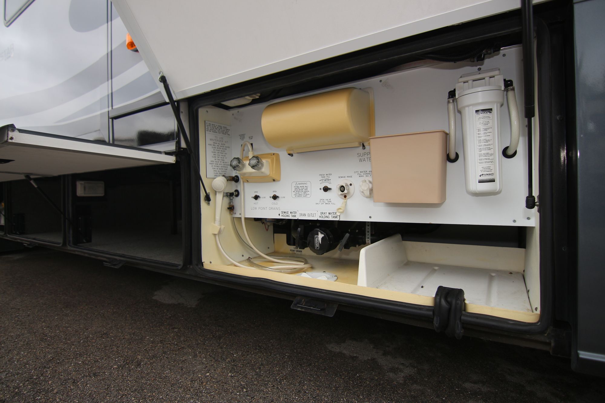 Used 2005 Newmar Kountry Star 3909 Class A  For Sale