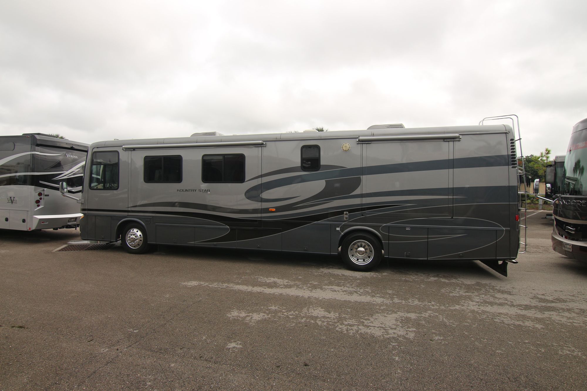Used 2005 Newmar Kountry Star 3909 Class A  For Sale