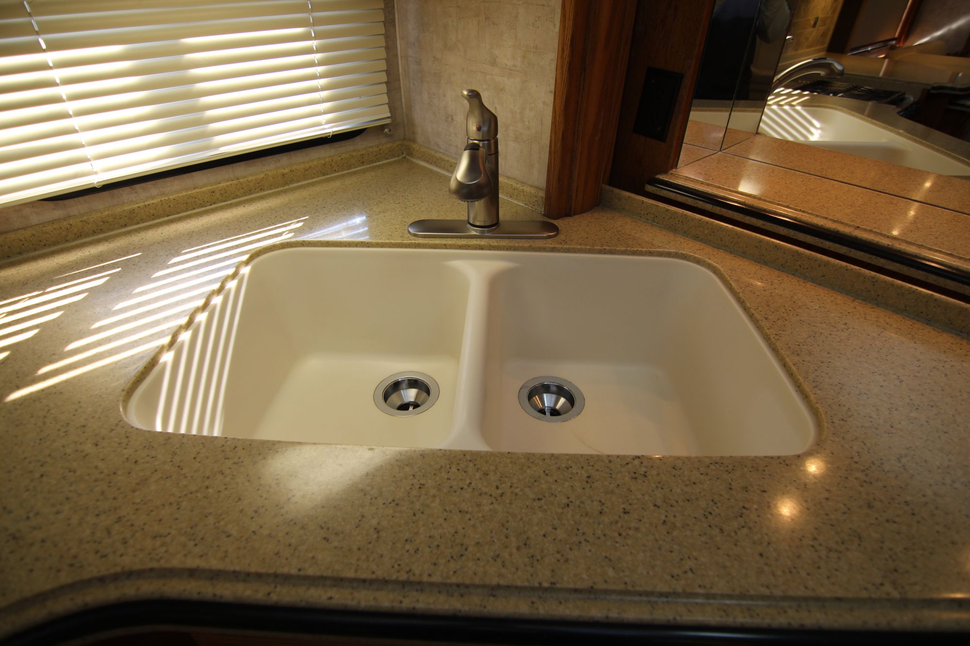 Used 2007 Monaco Camelot 40PDQ Class A  For Sale