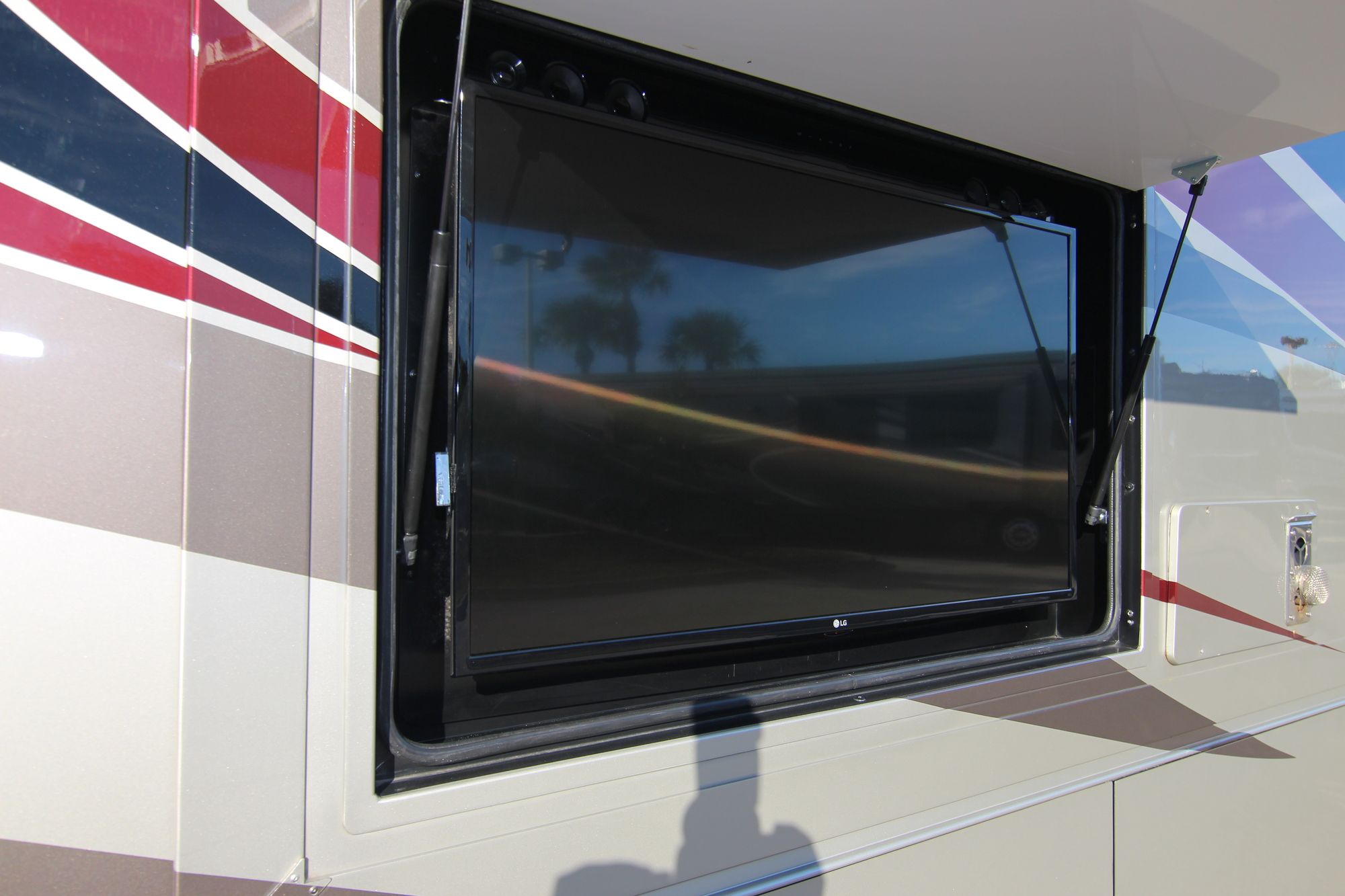 Used 2017 Tiffin Motor Homes Phaeton 40QKH Class A  For Sale