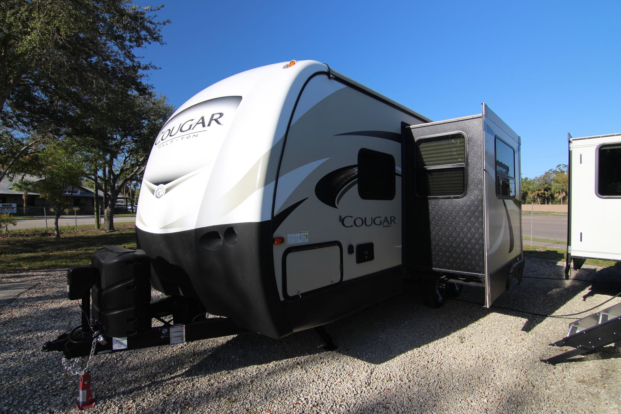 Used 2018 Keystone Cougar 22RBS Travel Trailer  For Sale