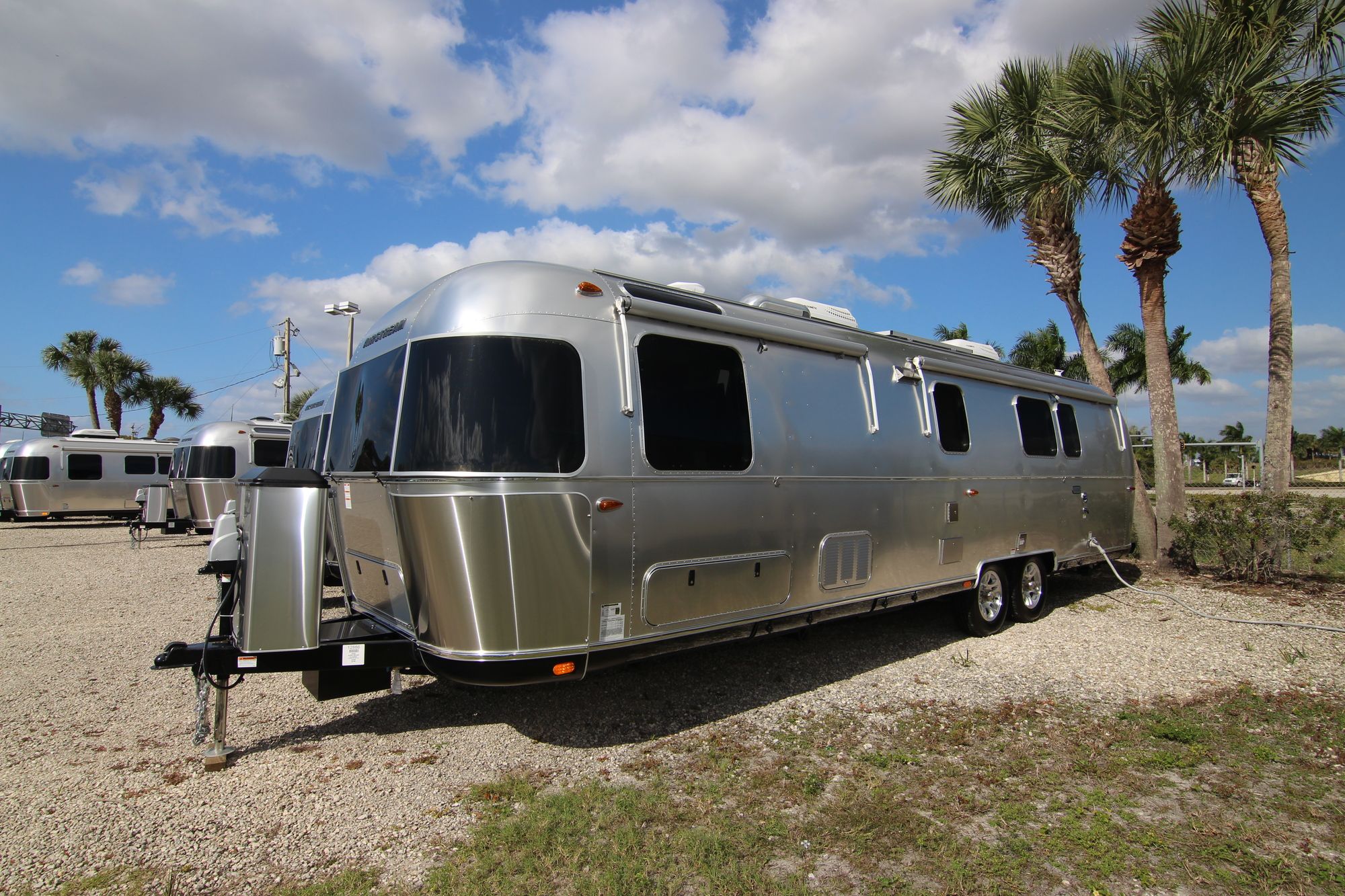 New 2020 Airstream Classic 33FB Travel Trailer  For Sale