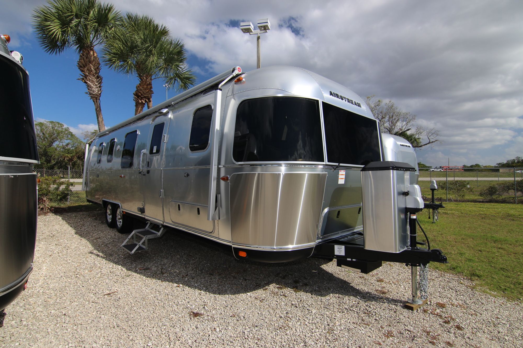 New 2020 Airstream Classic 33FB Travel Trailer  For Sale