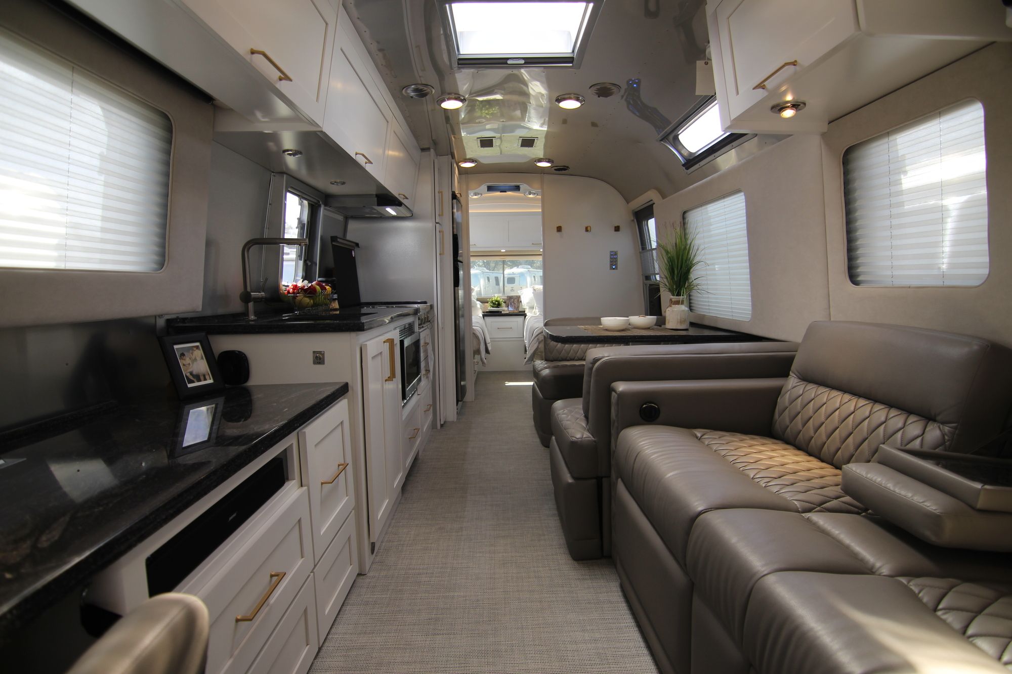 New 2020 Airstream Classic 33FB Travel Trailer  For Sale