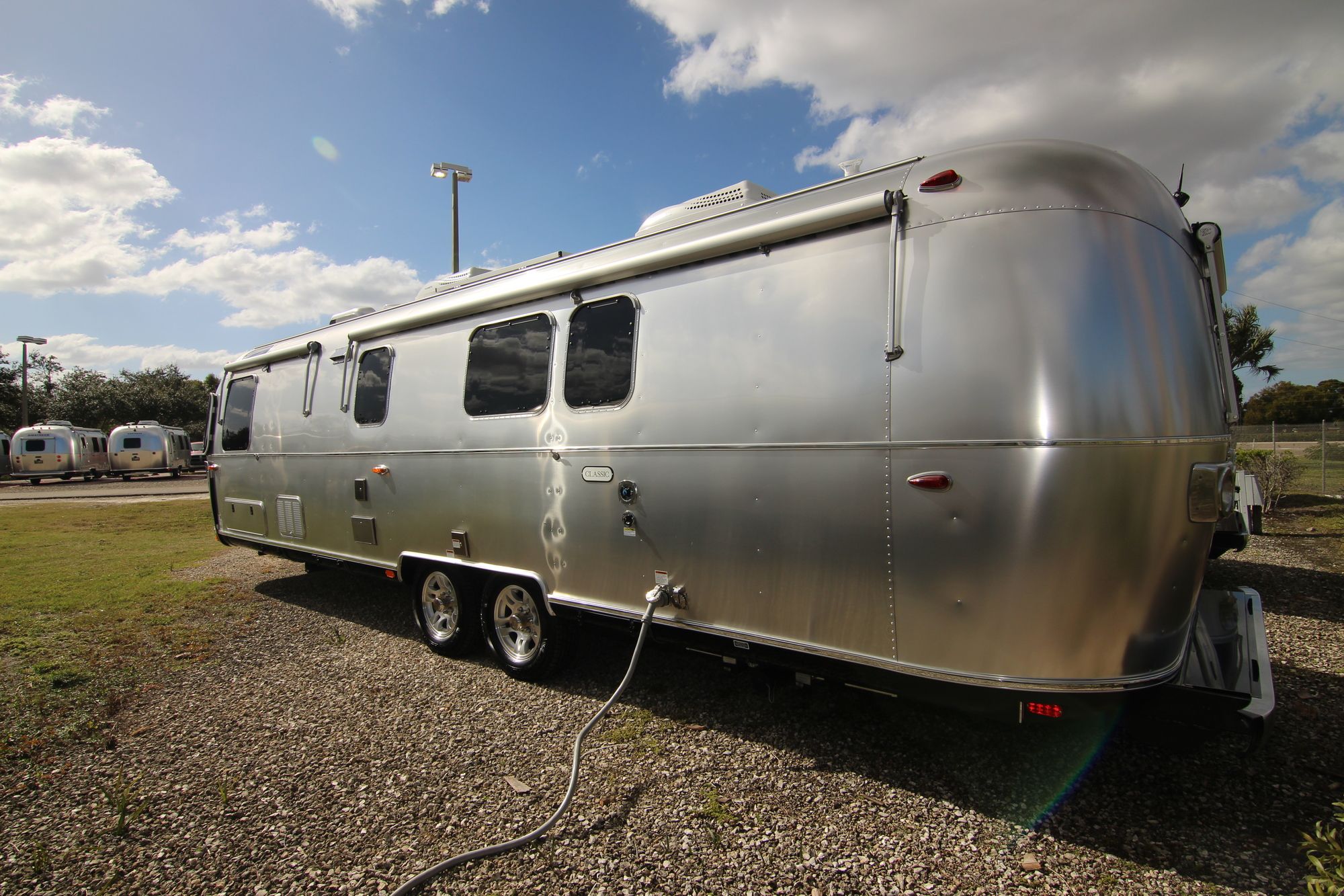 New 2020 Airstream Classic 33FB Travel Trailer  For Sale