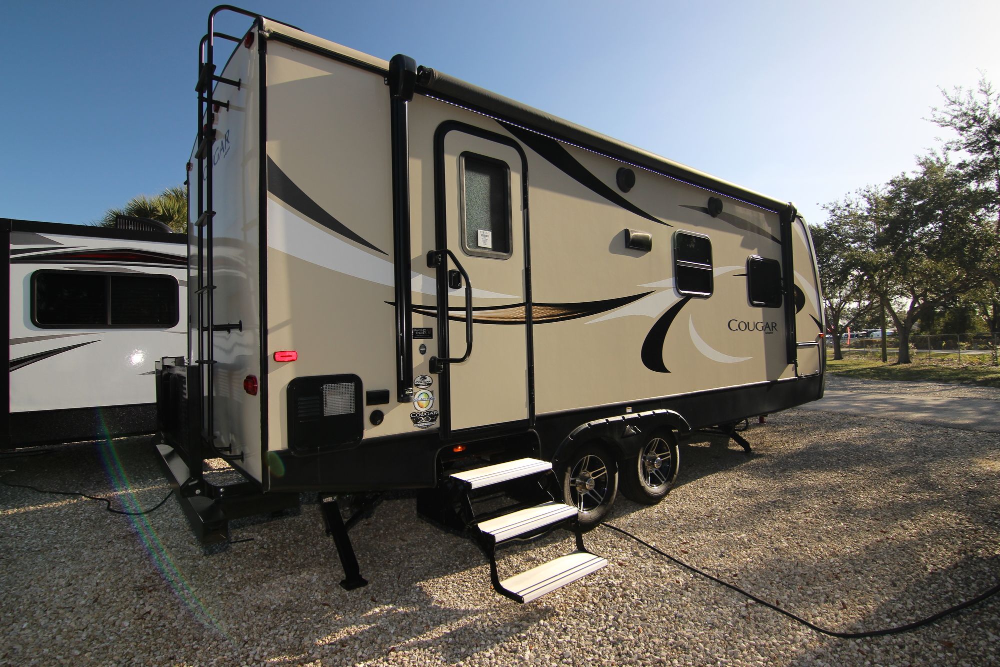 Used 2018 Keystone Cougar 22RBS Travel Trailer  For Sale