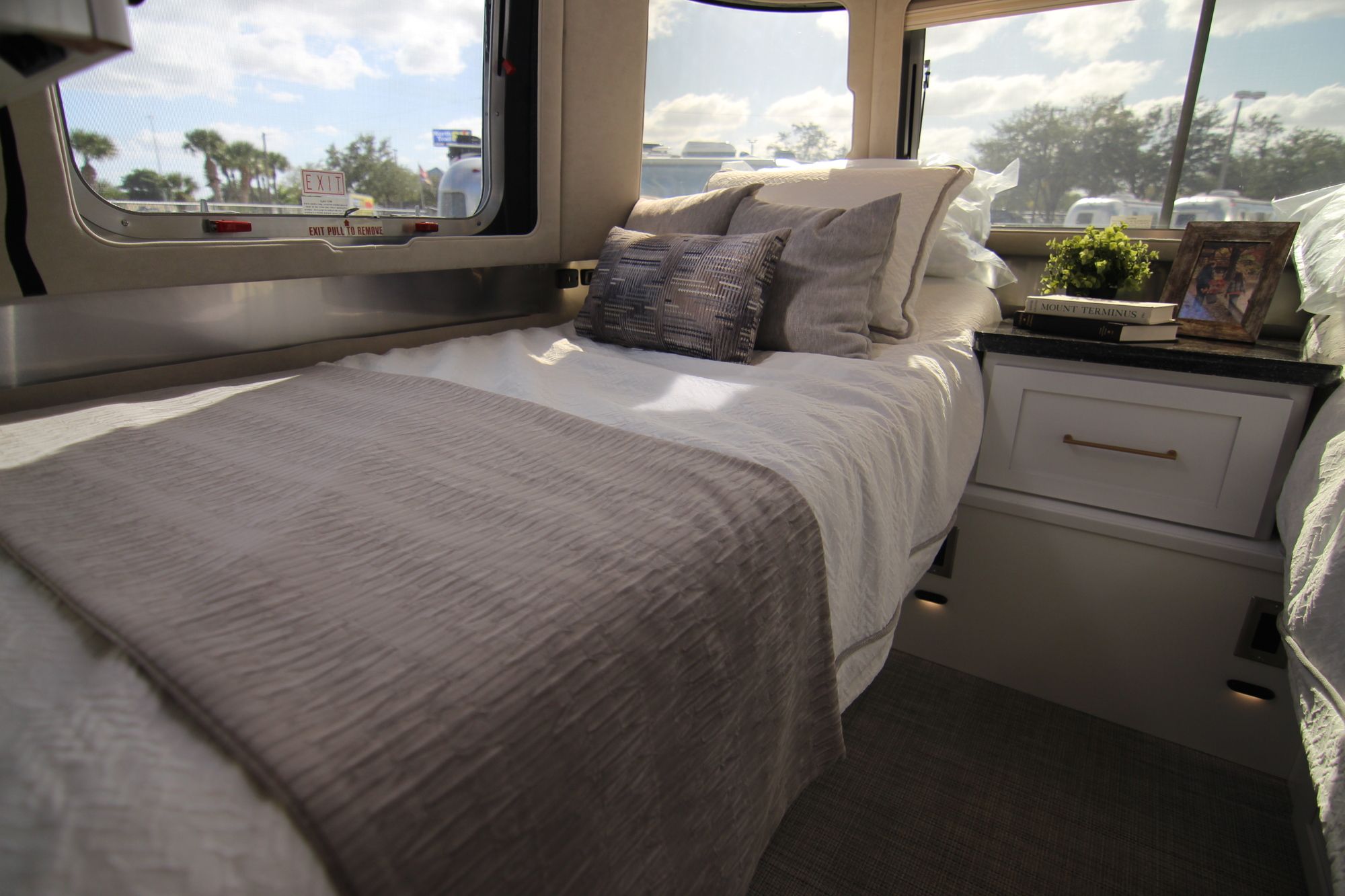 New 2020 Airstream Classic 33FB Travel Trailer  For Sale