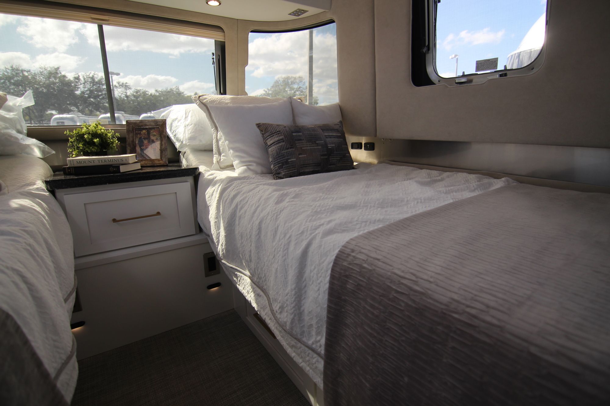 New 2020 Airstream Classic 33FB Travel Trailer  For Sale