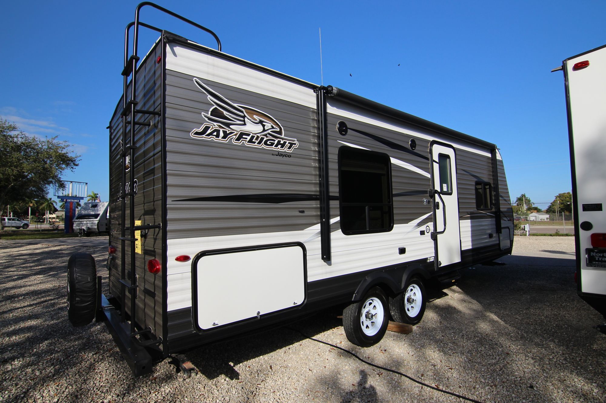 Used 2017 Jayco Jay Flight 23RB Travel Trailer  For Sale