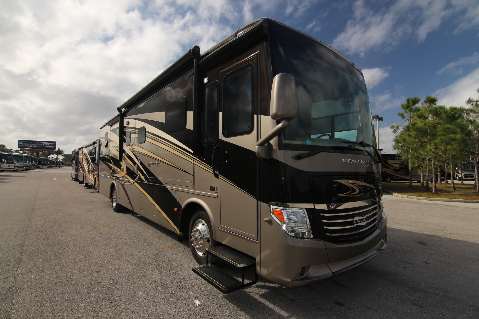 Used 2016 Newmar Ventana Le 3709 Class A  For Sale