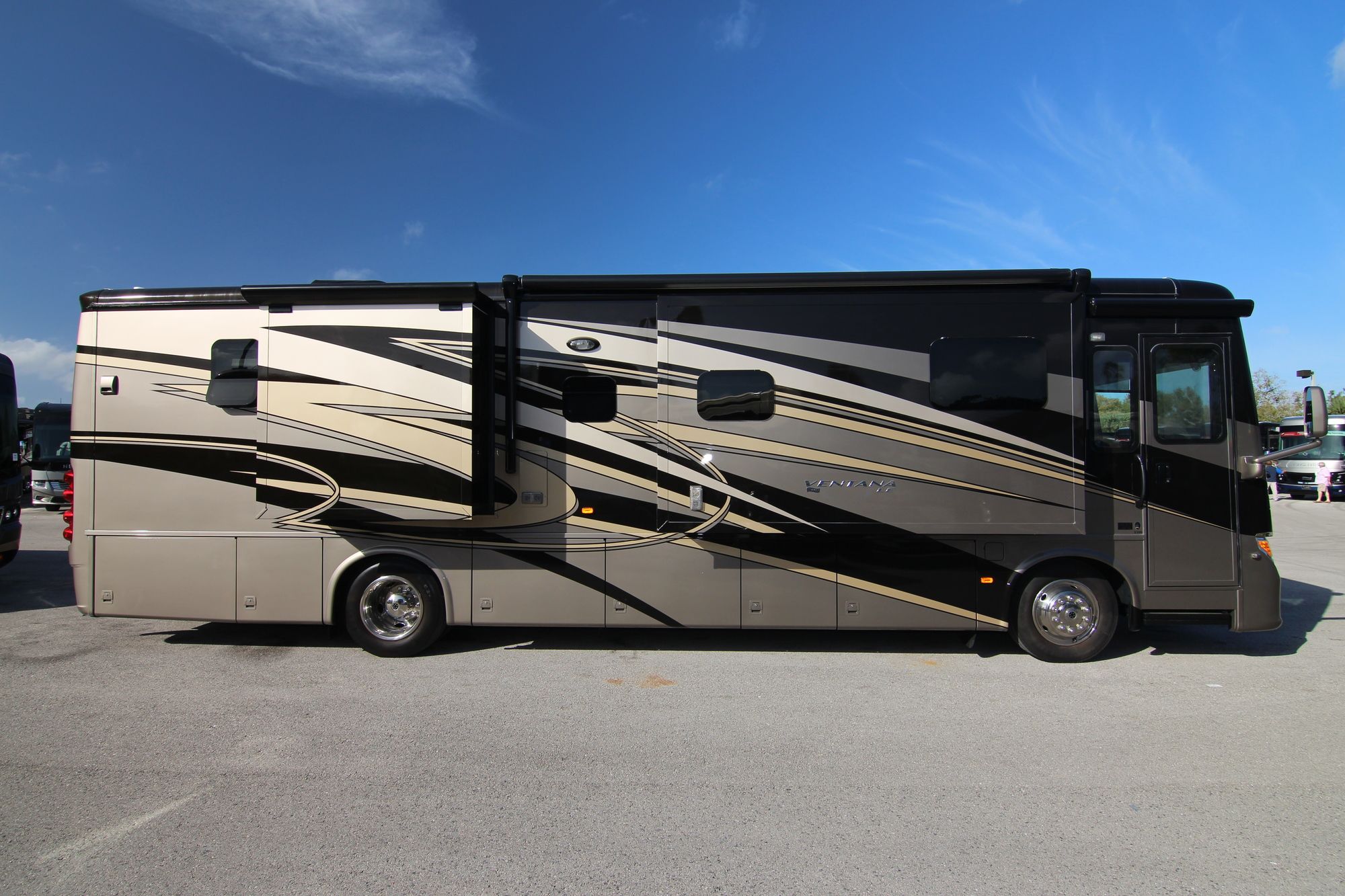 Used 2016 Newmar Ventana Le 3709 Class A  For Sale