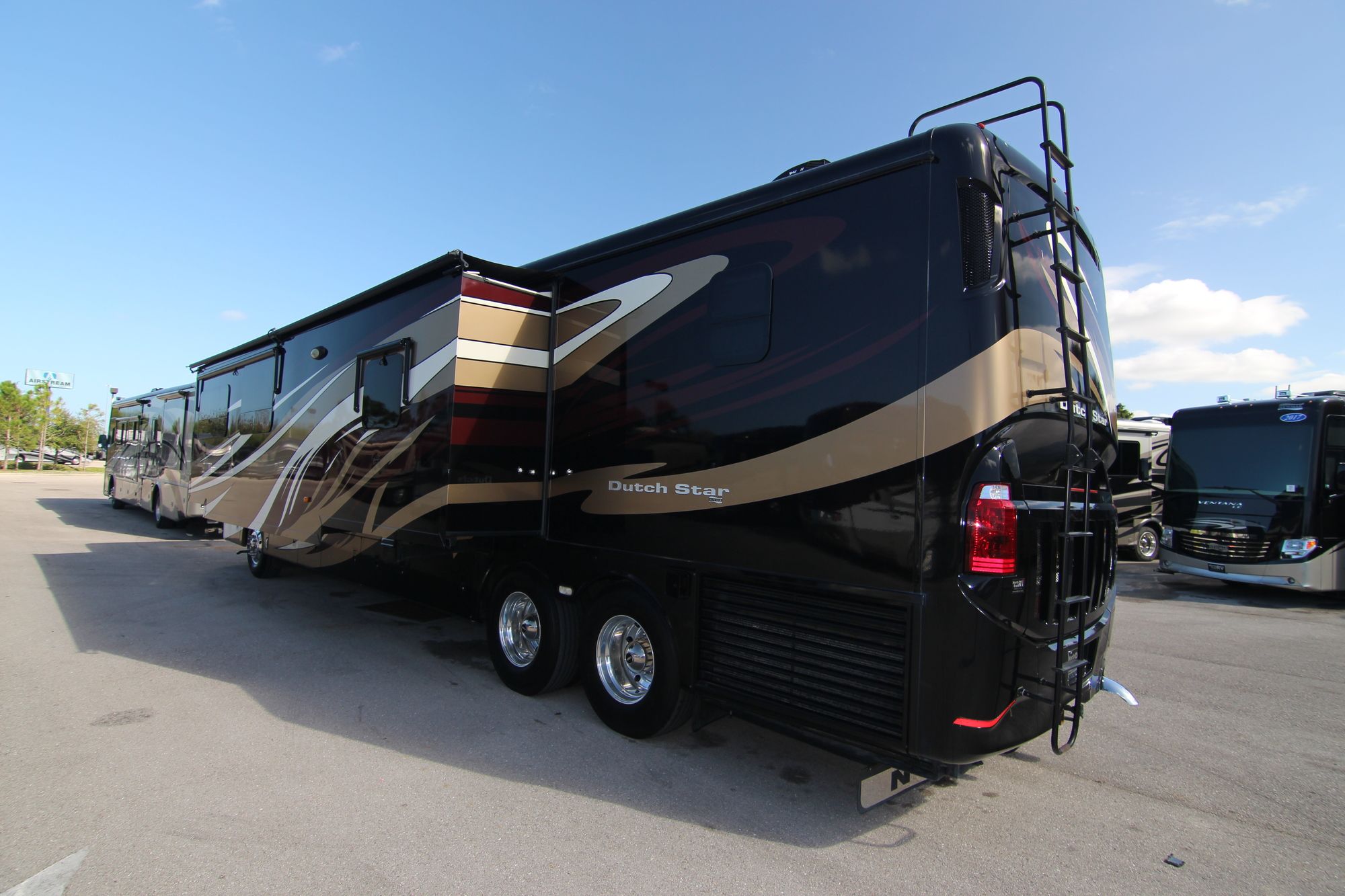 Used 2014 Newmar Dutch Star 4369 Class A  For Sale