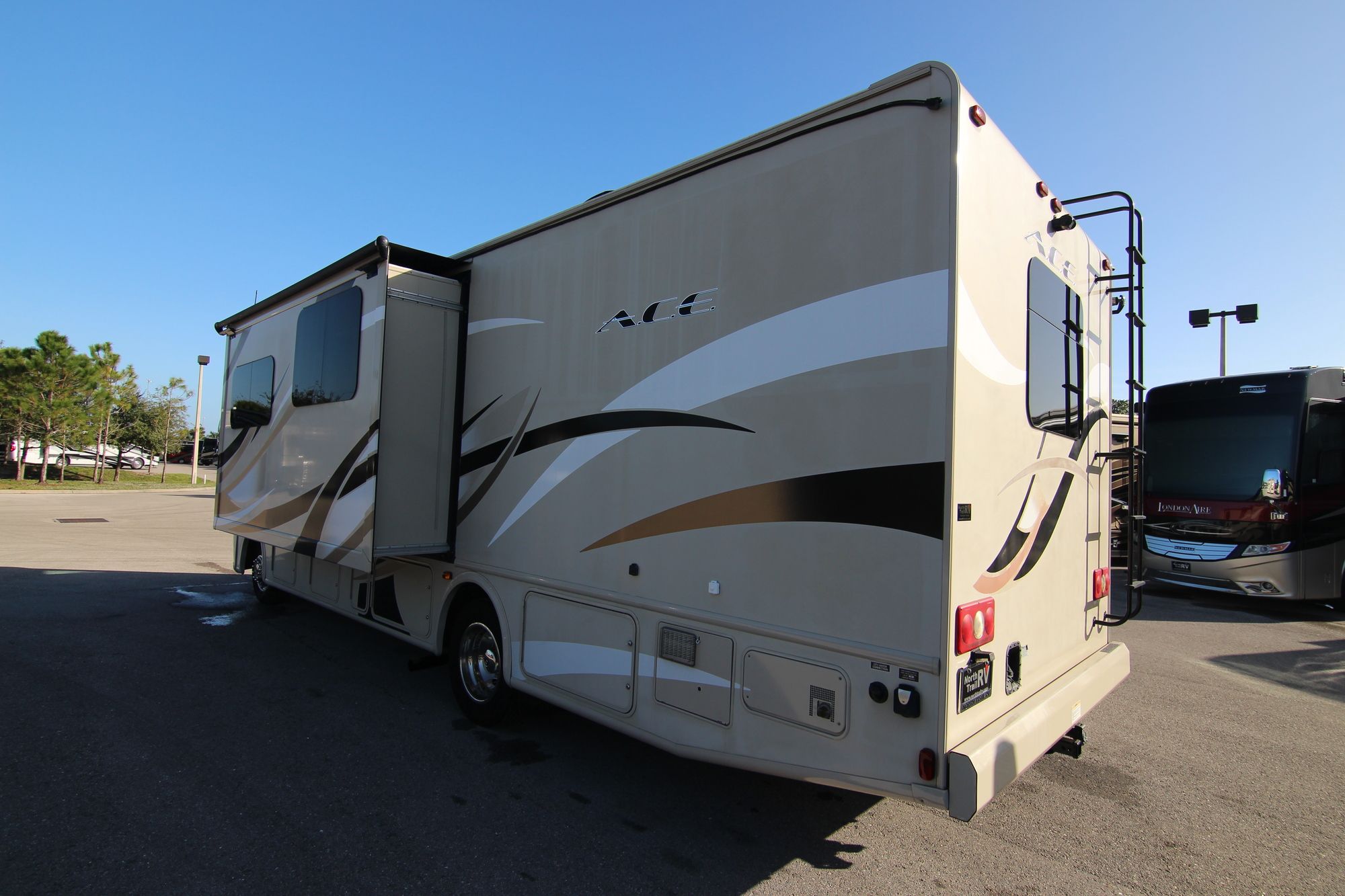 Used 2015 Thor Ace 30.1 Class A  For Sale