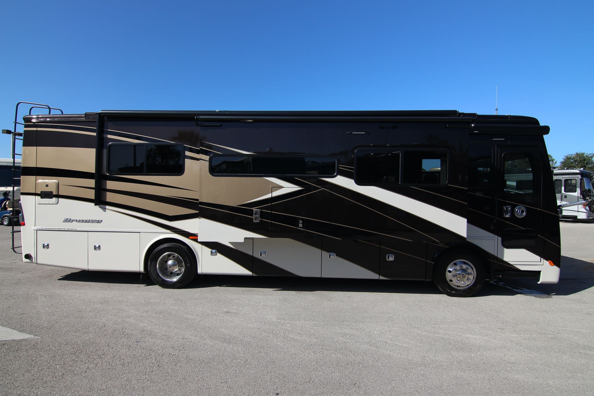 New 2020 Tiffin Motor Homes Breeze 33BR Class A  For Sale