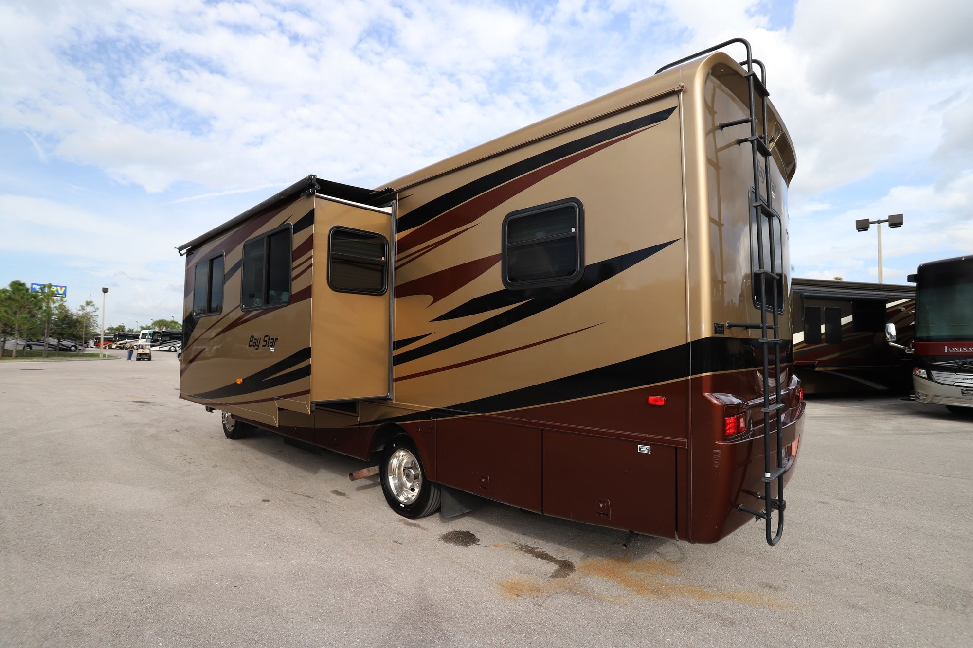 Used 2011 Newmar Bay Star 2901 Class A  For Sale