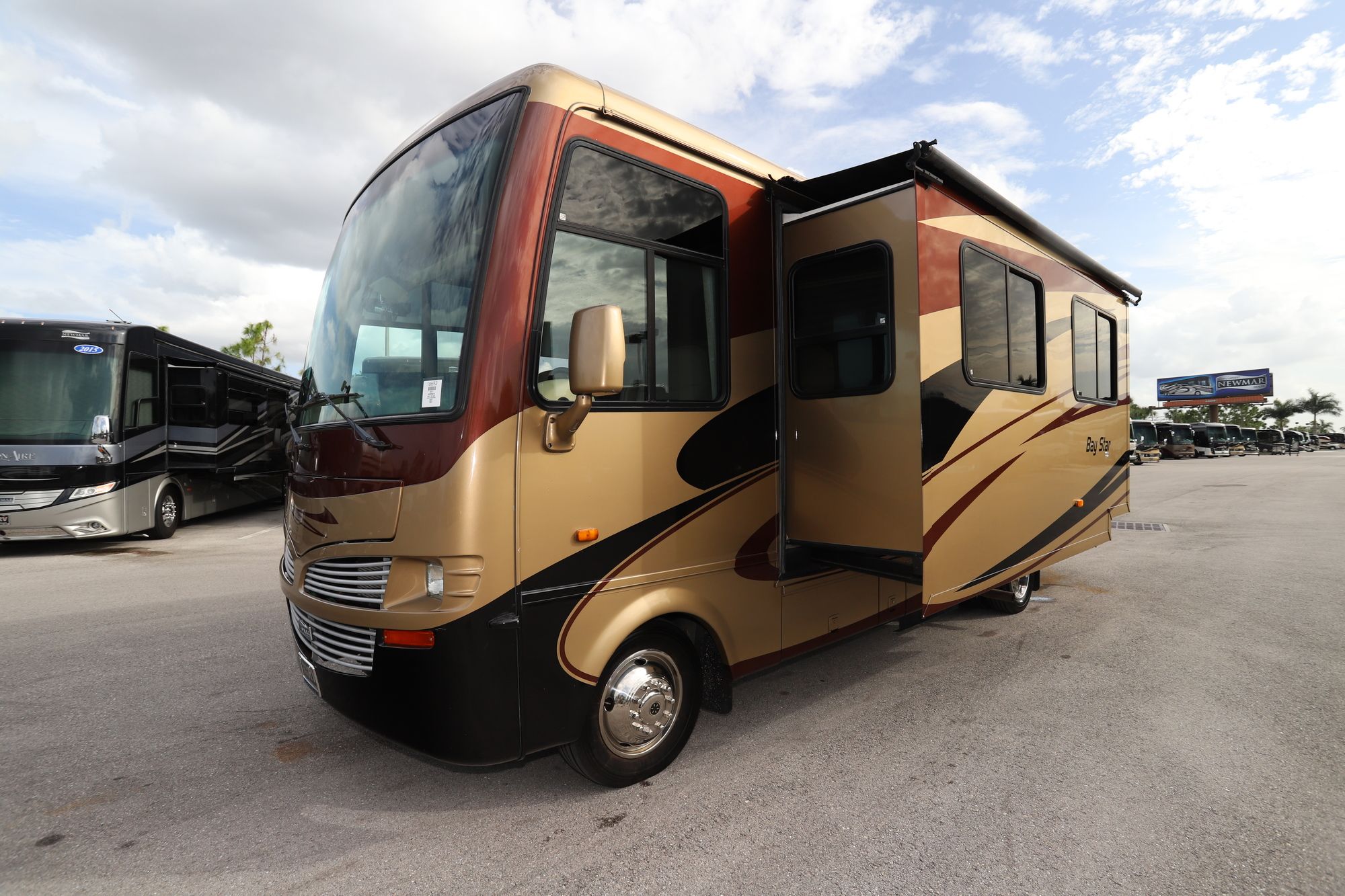 Used 2011 Newmar Bay Star 2901 Class A  For Sale