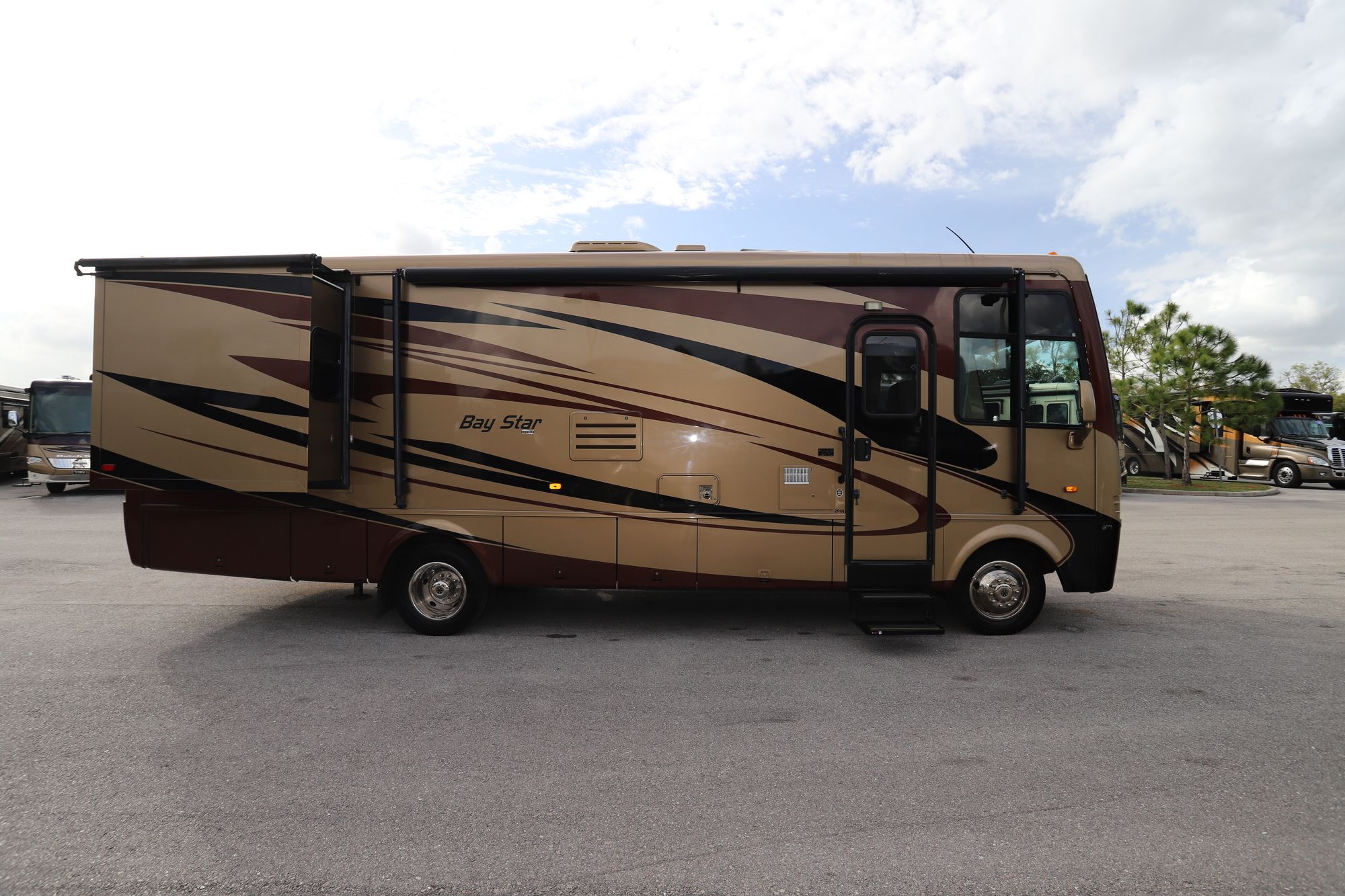 Used 2011 Newmar Bay Star 2901 Class A  For Sale