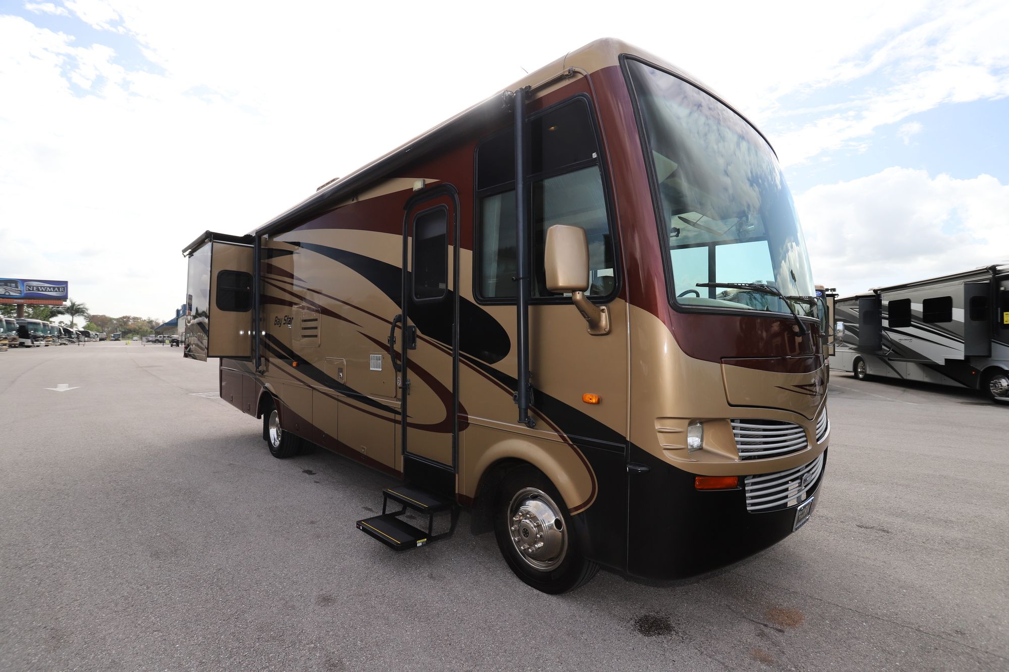 Used 2011 Newmar Bay Star 2901 Class A  For Sale