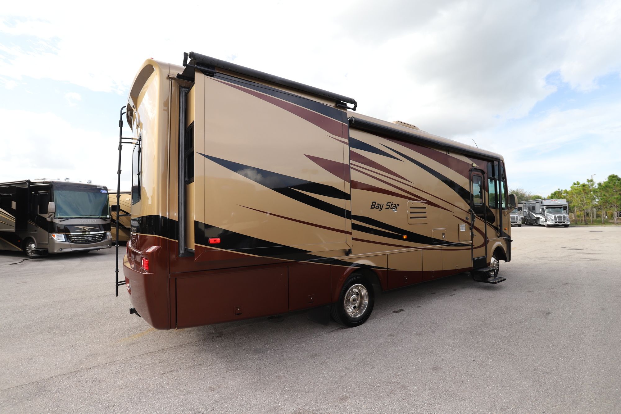 Used 2011 Newmar Bay Star 2901 Class A  For Sale