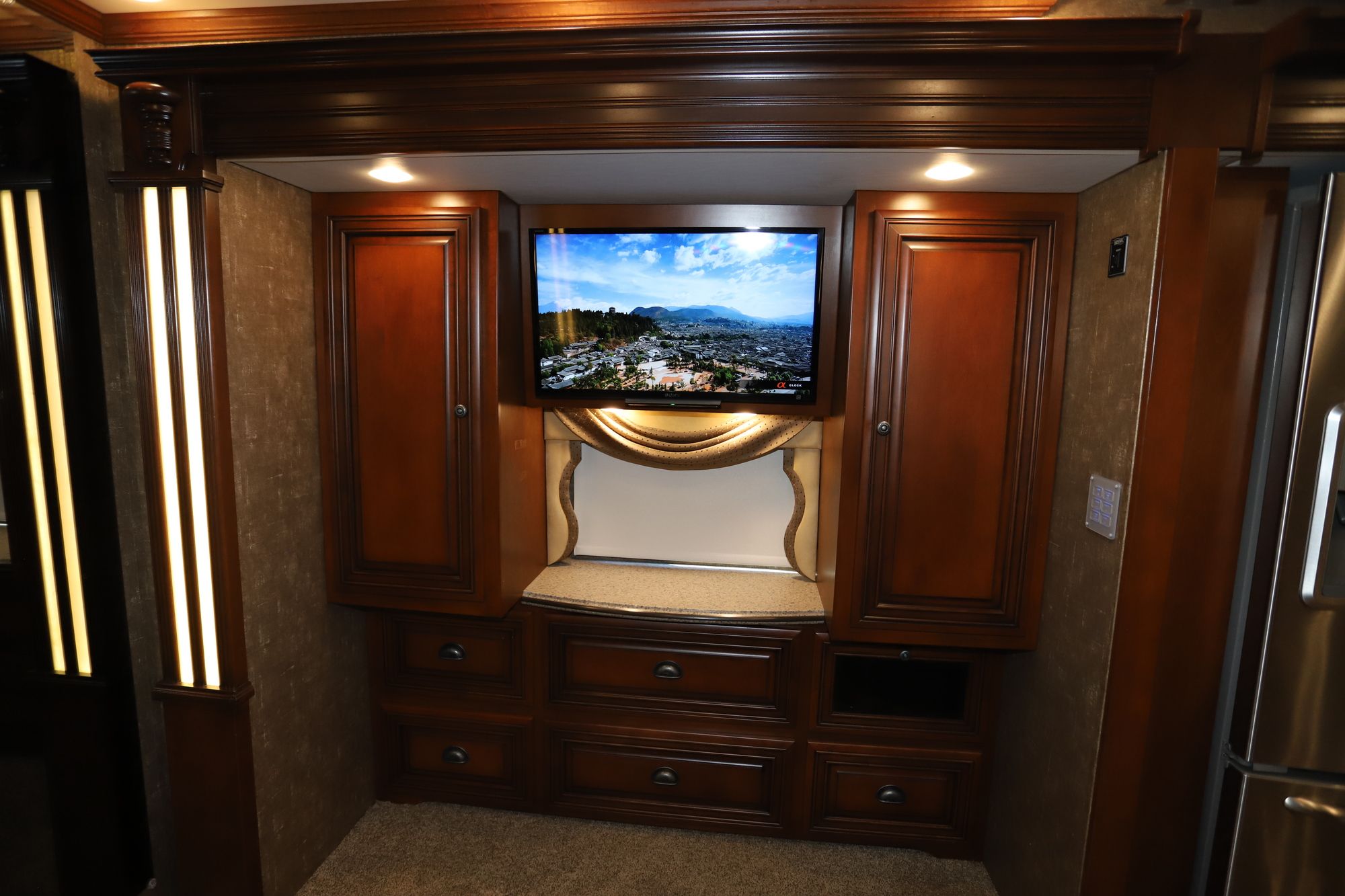 Used 2015 Newmar Dutchstar 3736 Class A  For Sale