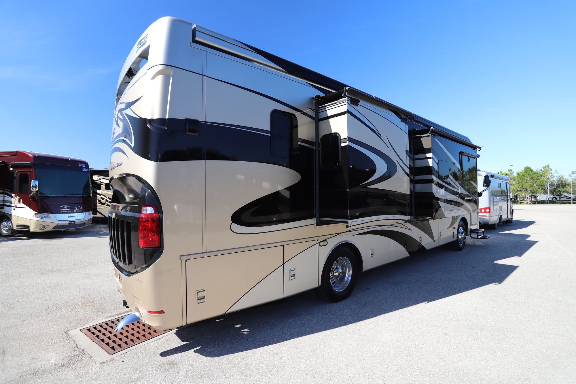 Used 2015 Newmar Dutchstar 3736 Class A  For Sale