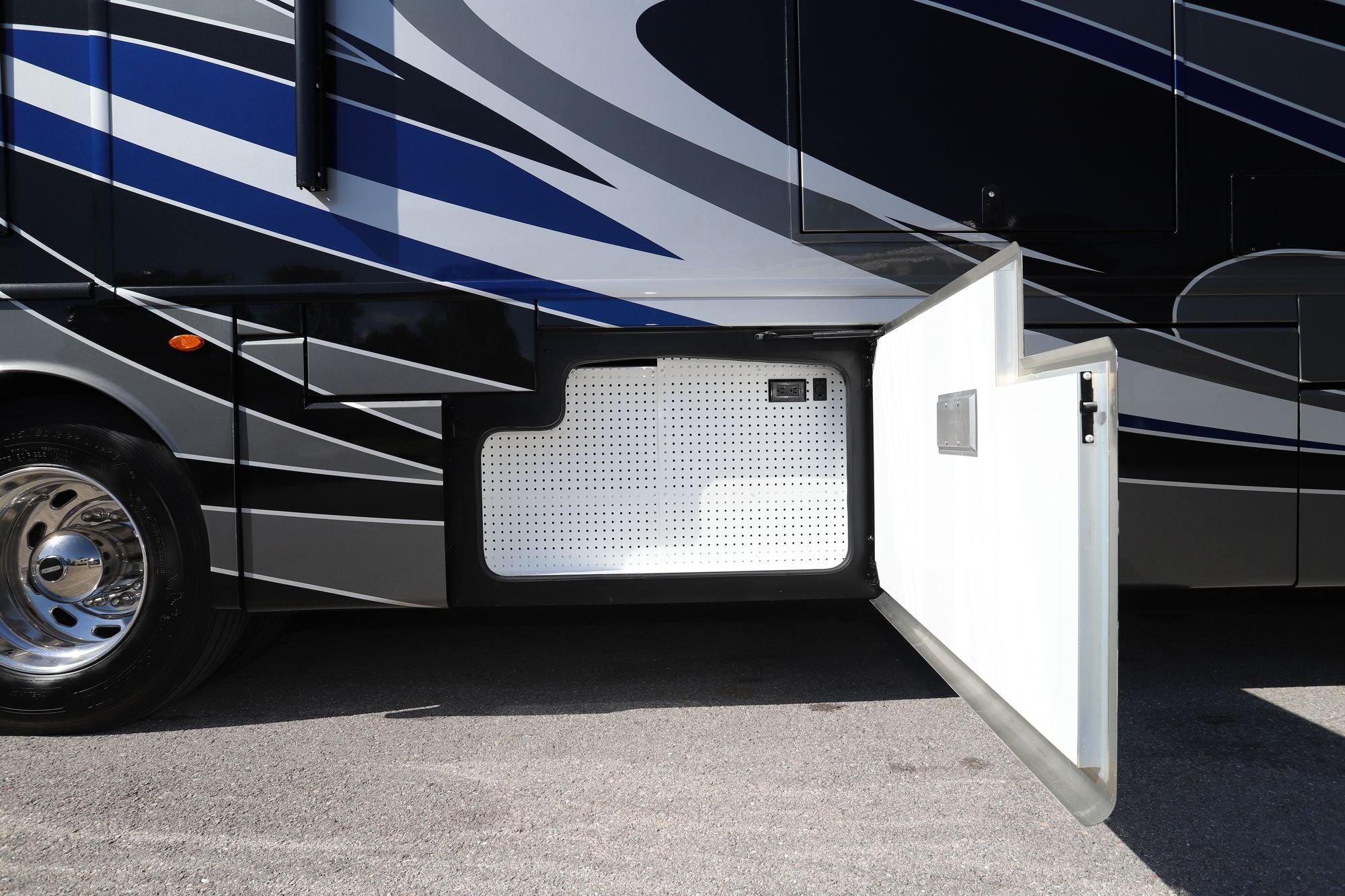 Used 2019 Holiday Rambler Navigator 38F Class A  For Sale