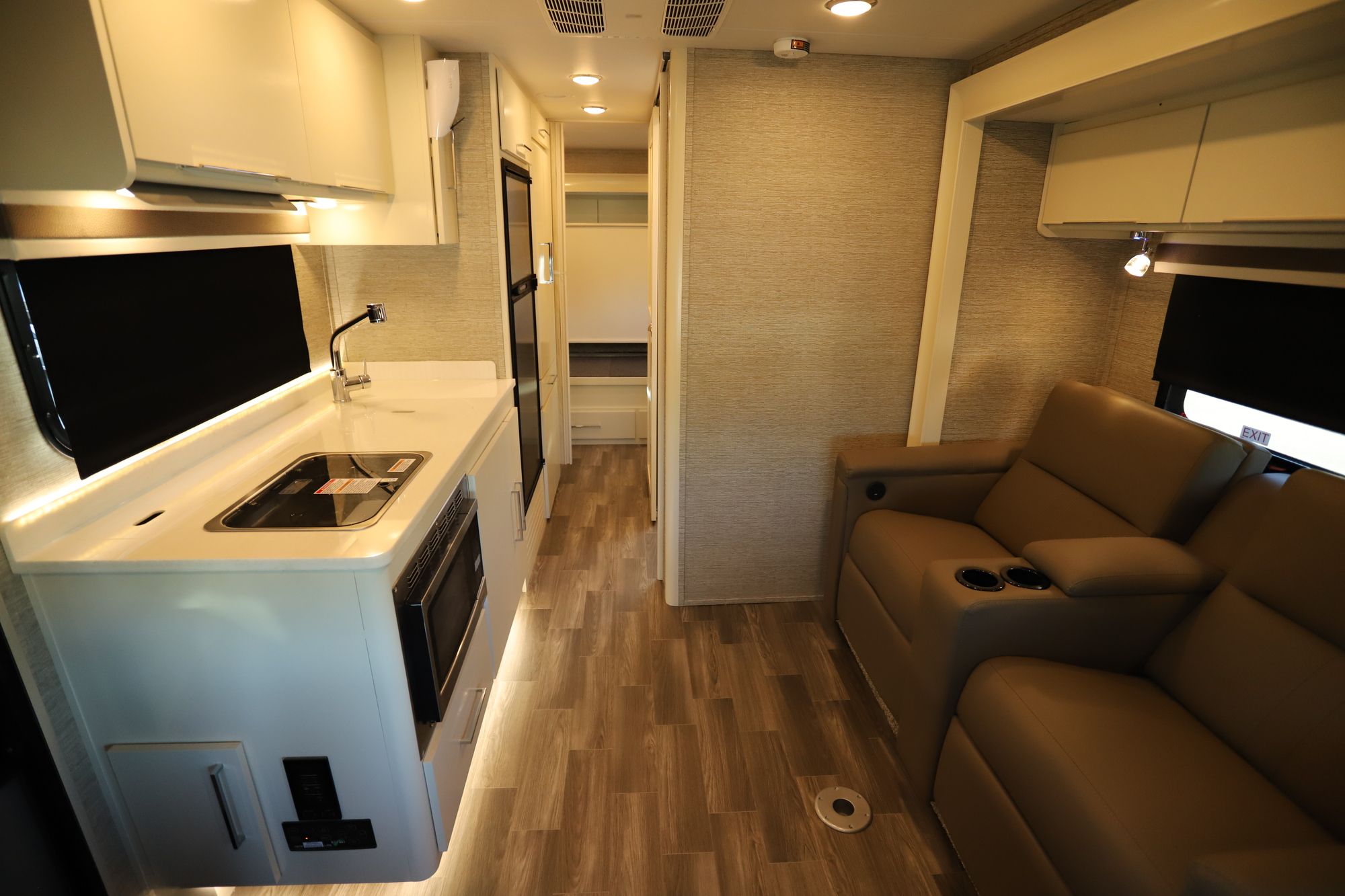 New 2020 Tiffin Motor Homes Wayfarer 25QW Class C  For Sale