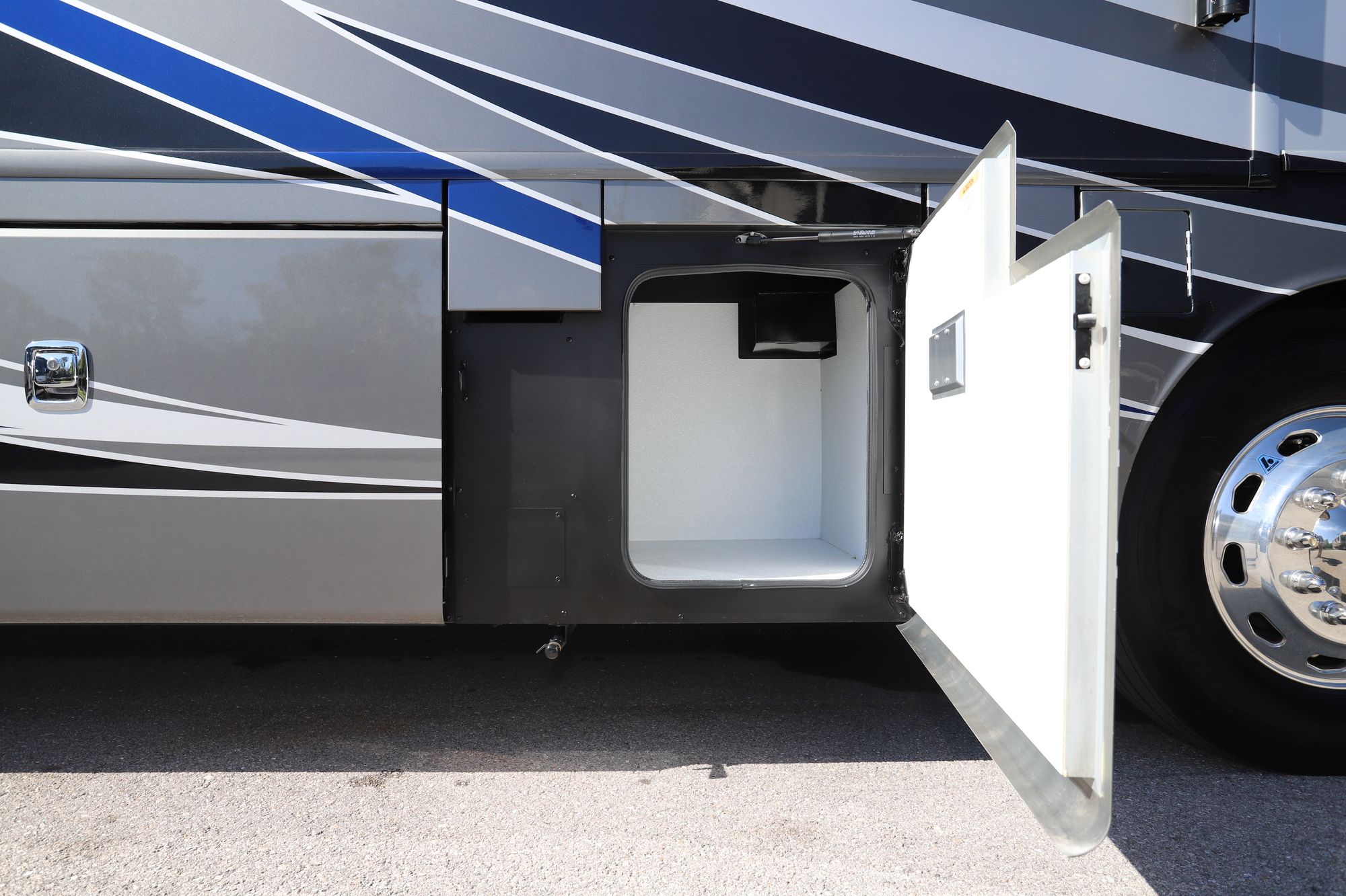 Used 2019 Holiday Rambler Navigator 38F Class A  For Sale