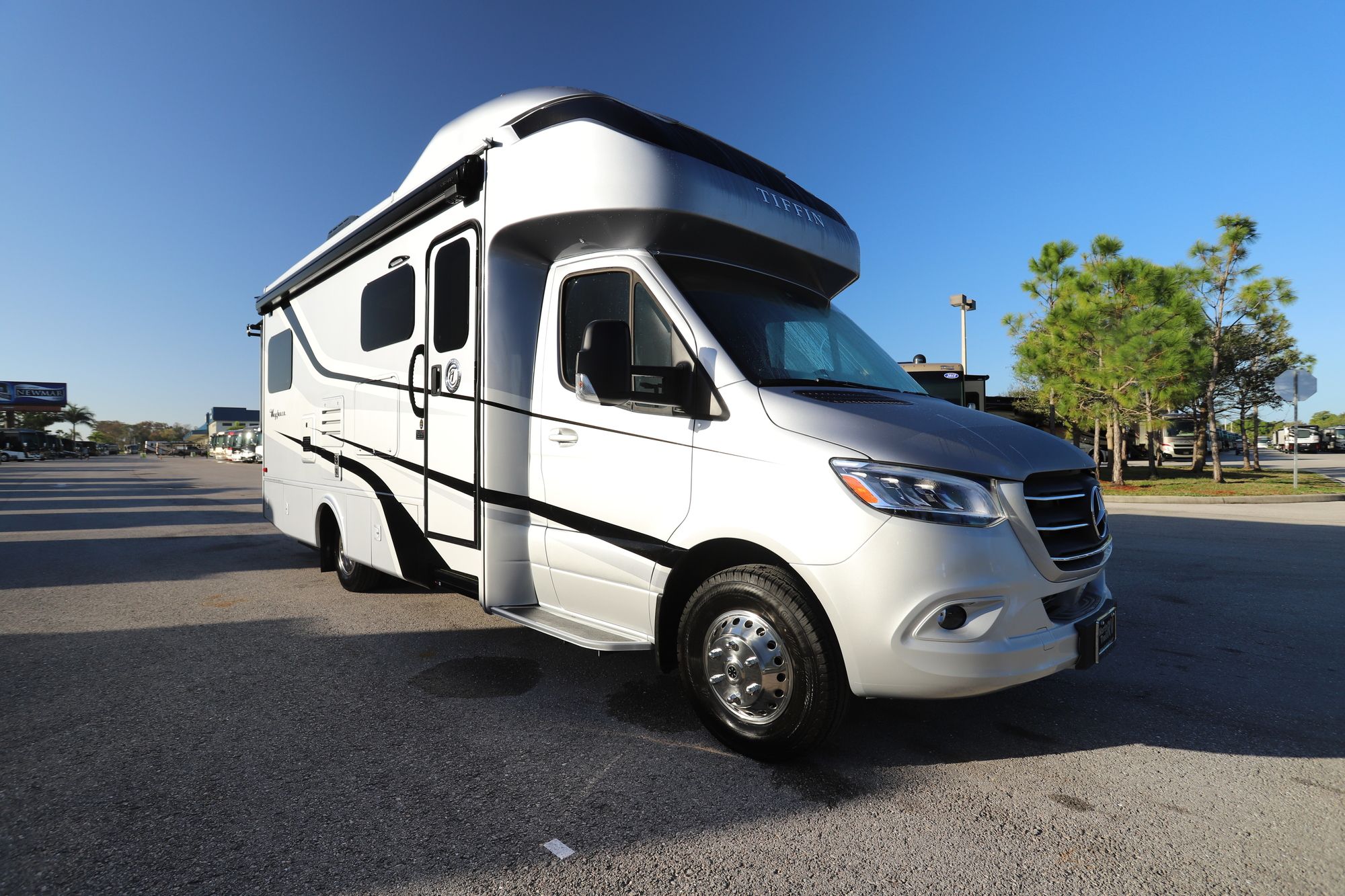 New 2020 Tiffin Motor Homes Wayfarer 25QW Class C  For Sale