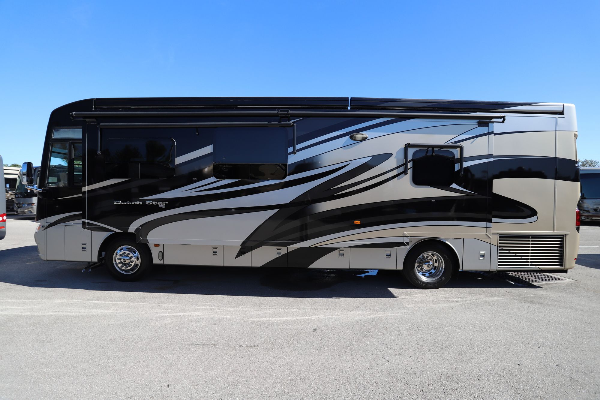 Used 2015 Newmar Dutchstar 3736 Class A  For Sale