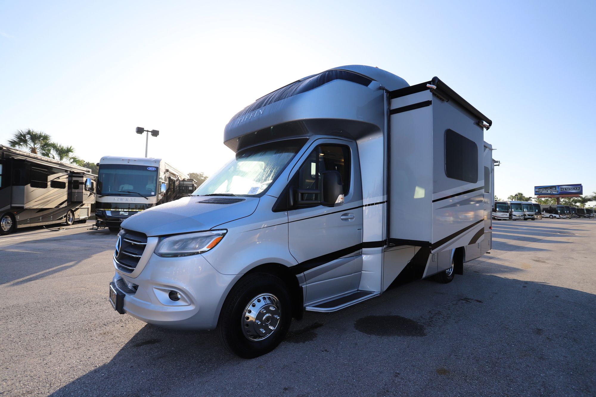 New 2020 Tiffin Motor Homes Wayfarer 25QW Class C  For Sale