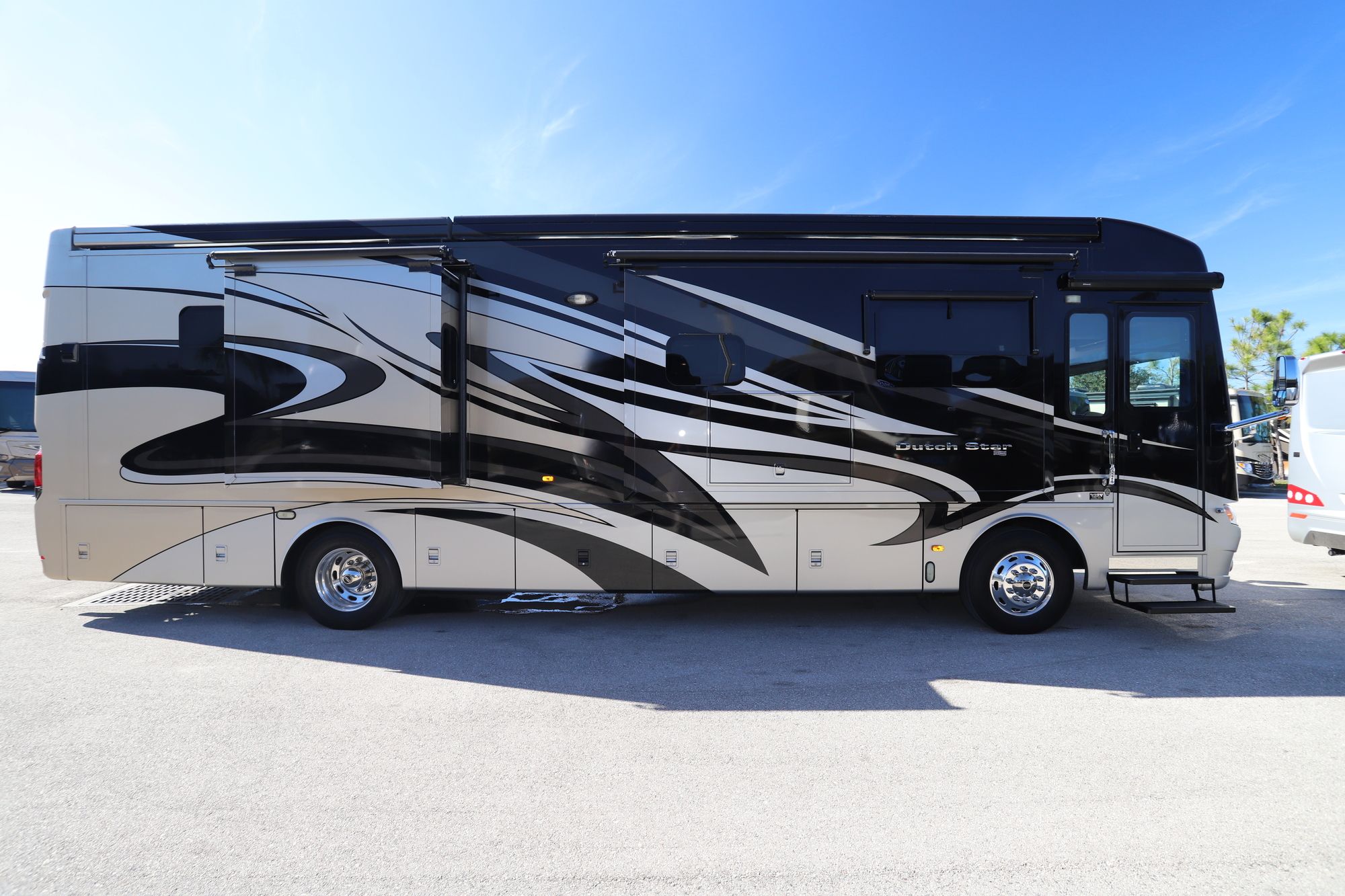 Used 2015 Newmar Dutchstar 3736 Class A  For Sale