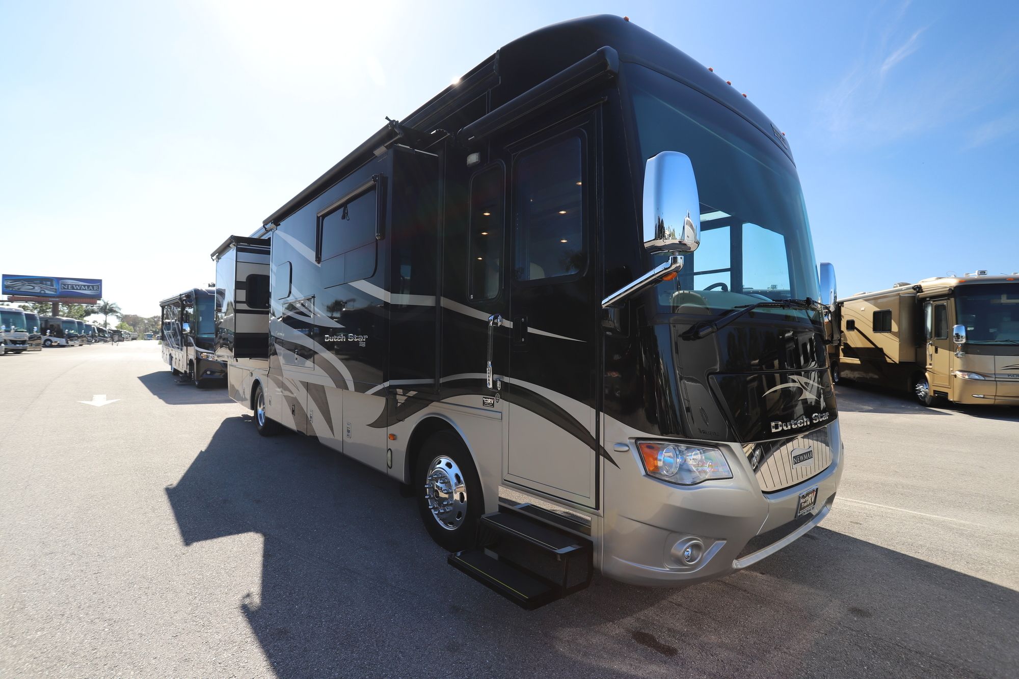 Used 2015 Newmar Dutchstar 3736 Class A  For Sale