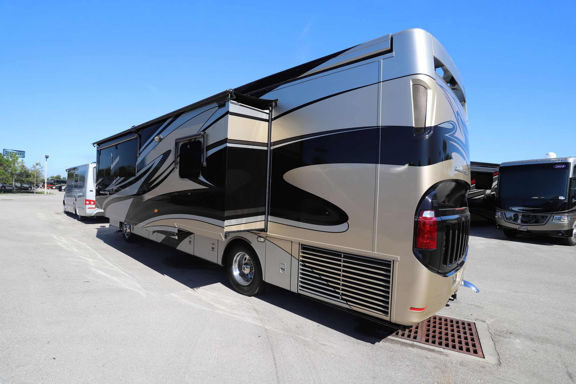 Used 2015 Newmar Dutchstar 3736 Class A  For Sale