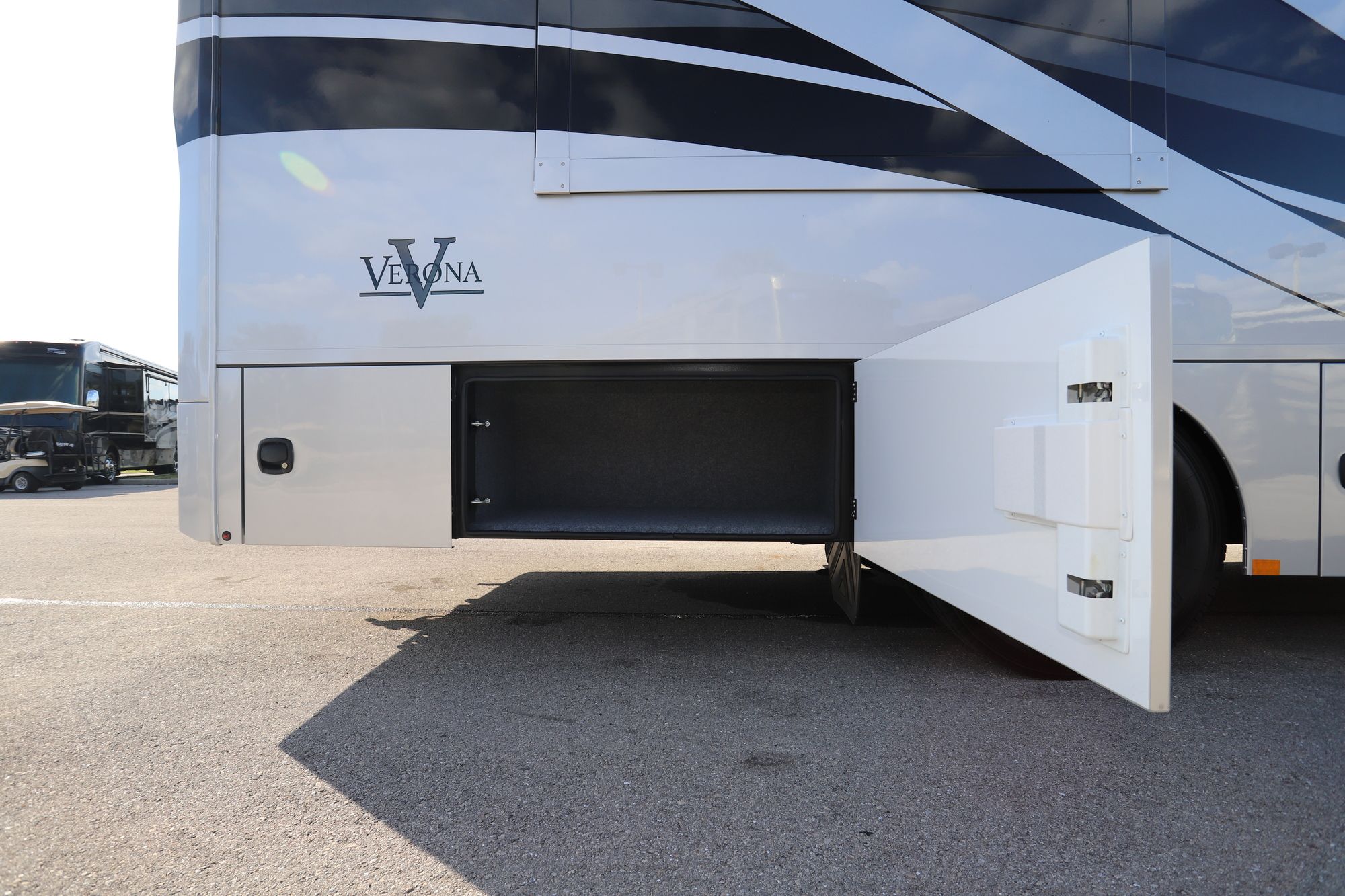 New 2020 Renegade Rv Verona 40VRB Super C  For Sale