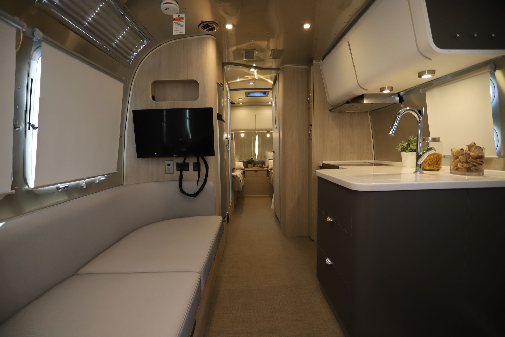 New 2020 Airstream Globetrotter 25FB Travel Trailer  For Sale