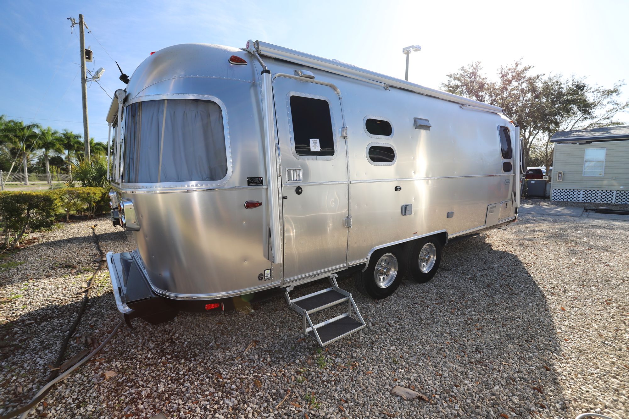 New 2020 Airstream Globetrotter 25FB Travel Trailer  For Sale