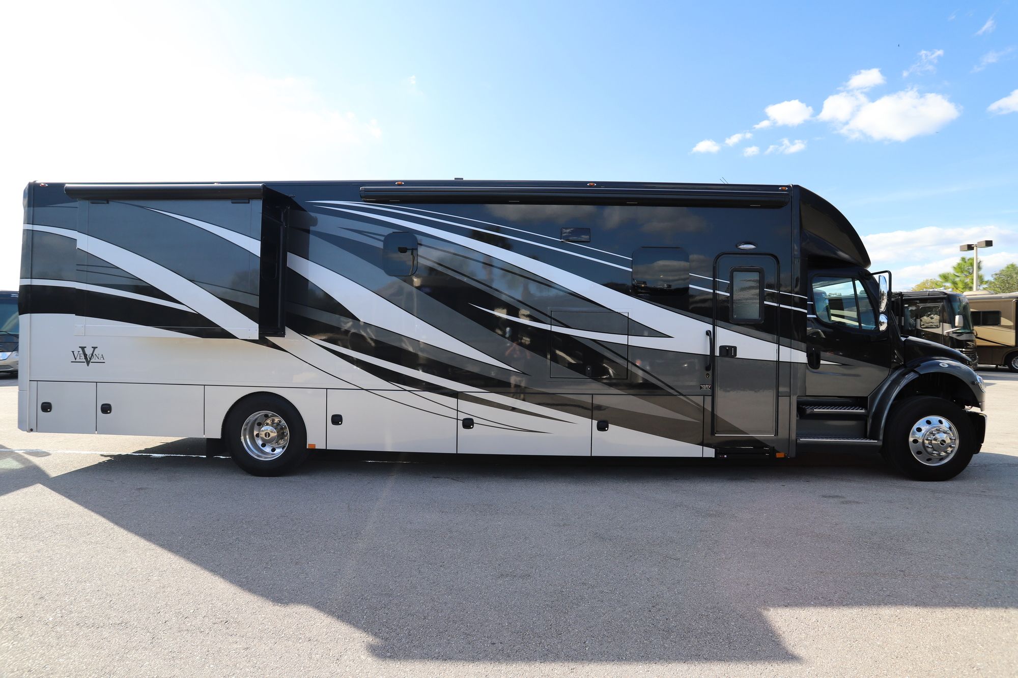 New 2020 Renegade Rv Verona 40VRB Super C  For Sale