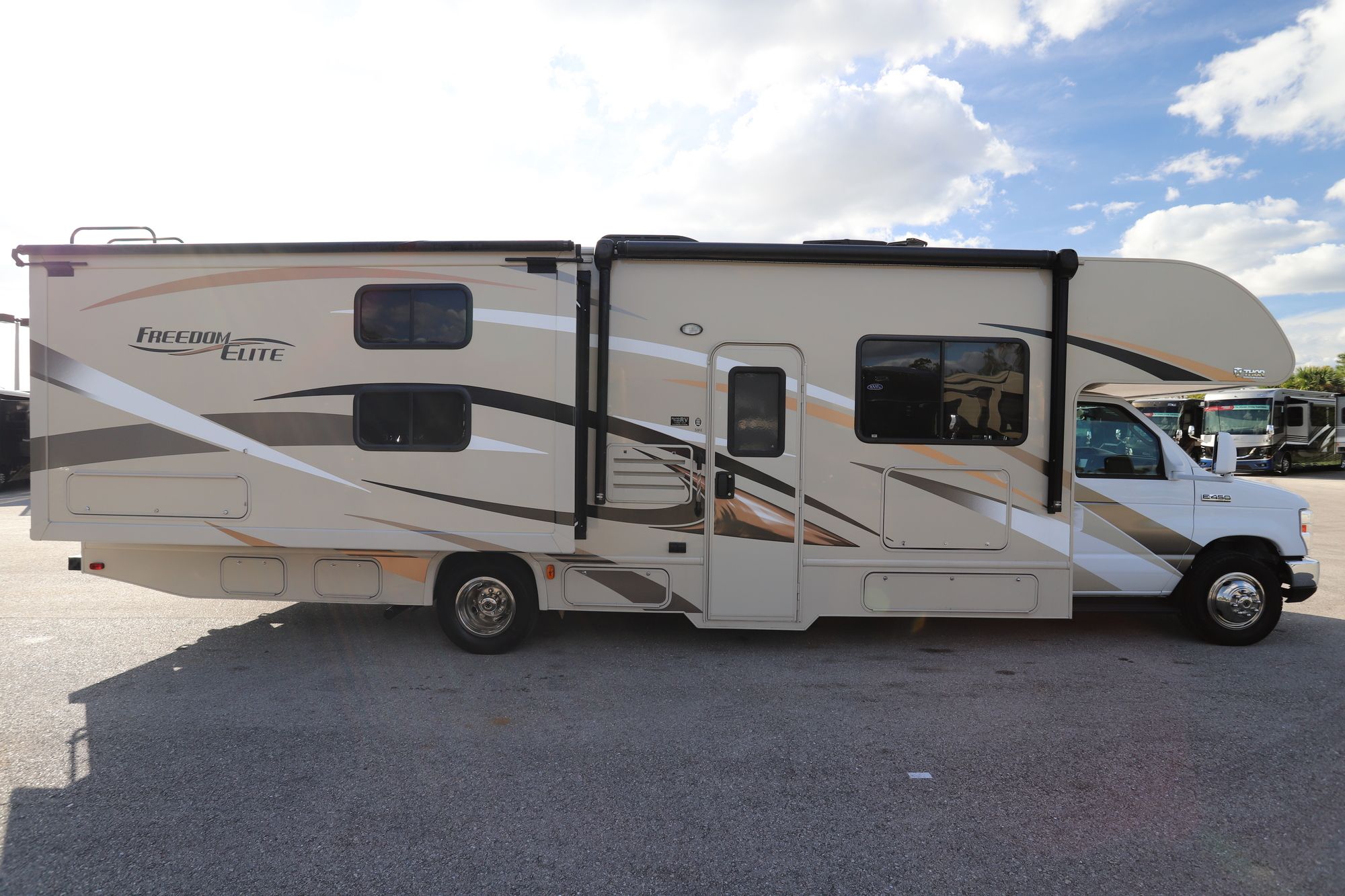 Used 2017 Thor Freedom Elite 30FE Class C  For Sale