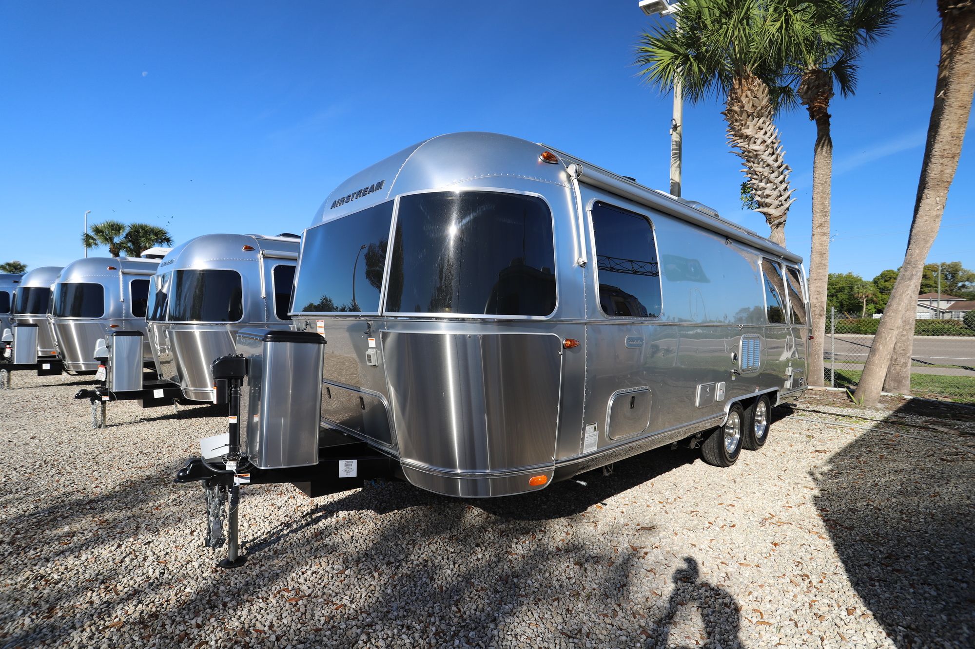 New 2020 Airstream Globetrotter 25FB Travel Trailer  For Sale