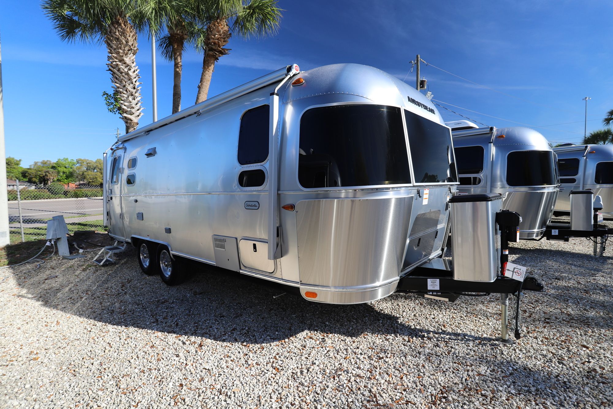 New 2020 Airstream Globetrotter 25FB Travel Trailer  For Sale