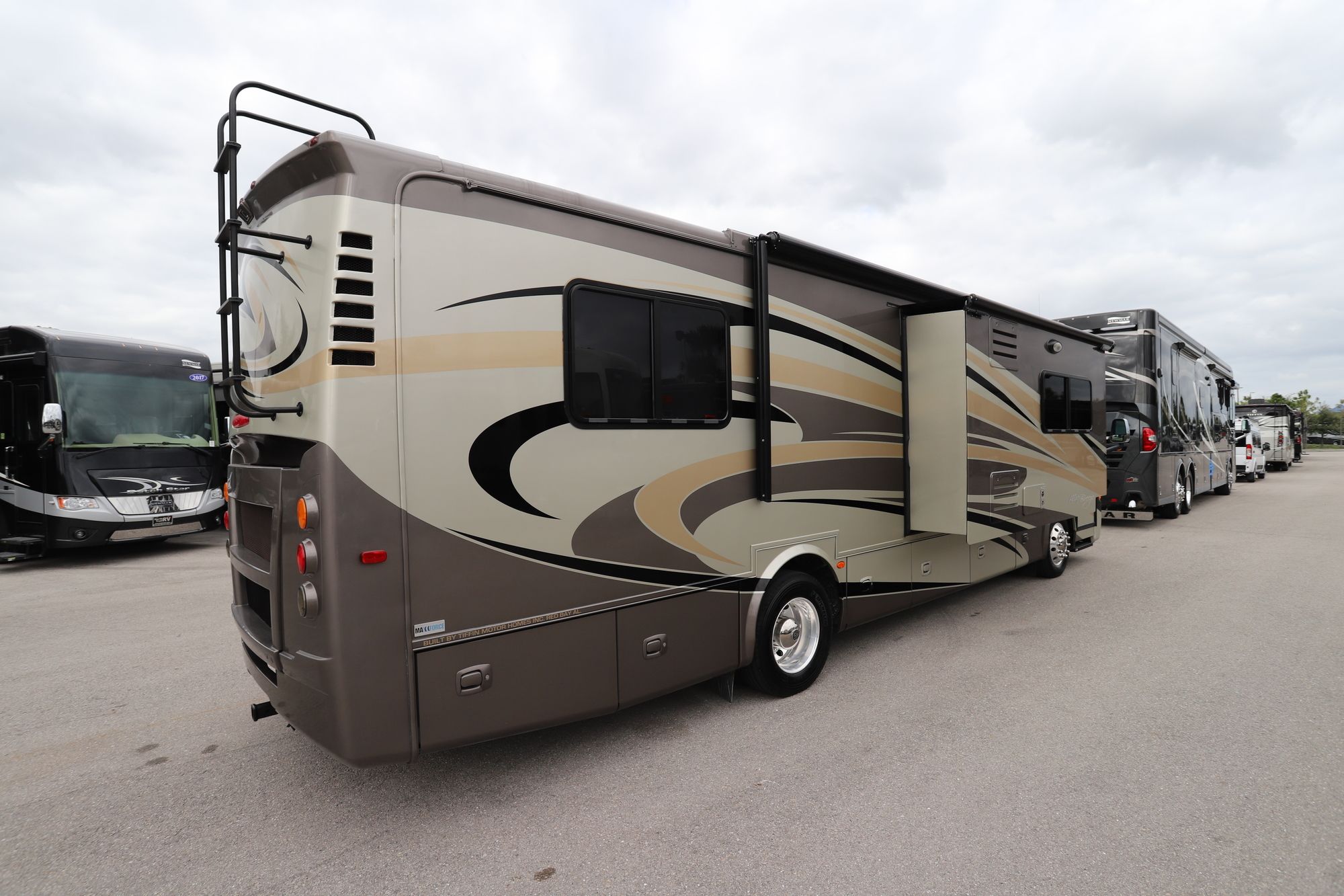 Used 2014 Tiffin Motor Homes Breeze 32BR Class A  For Sale