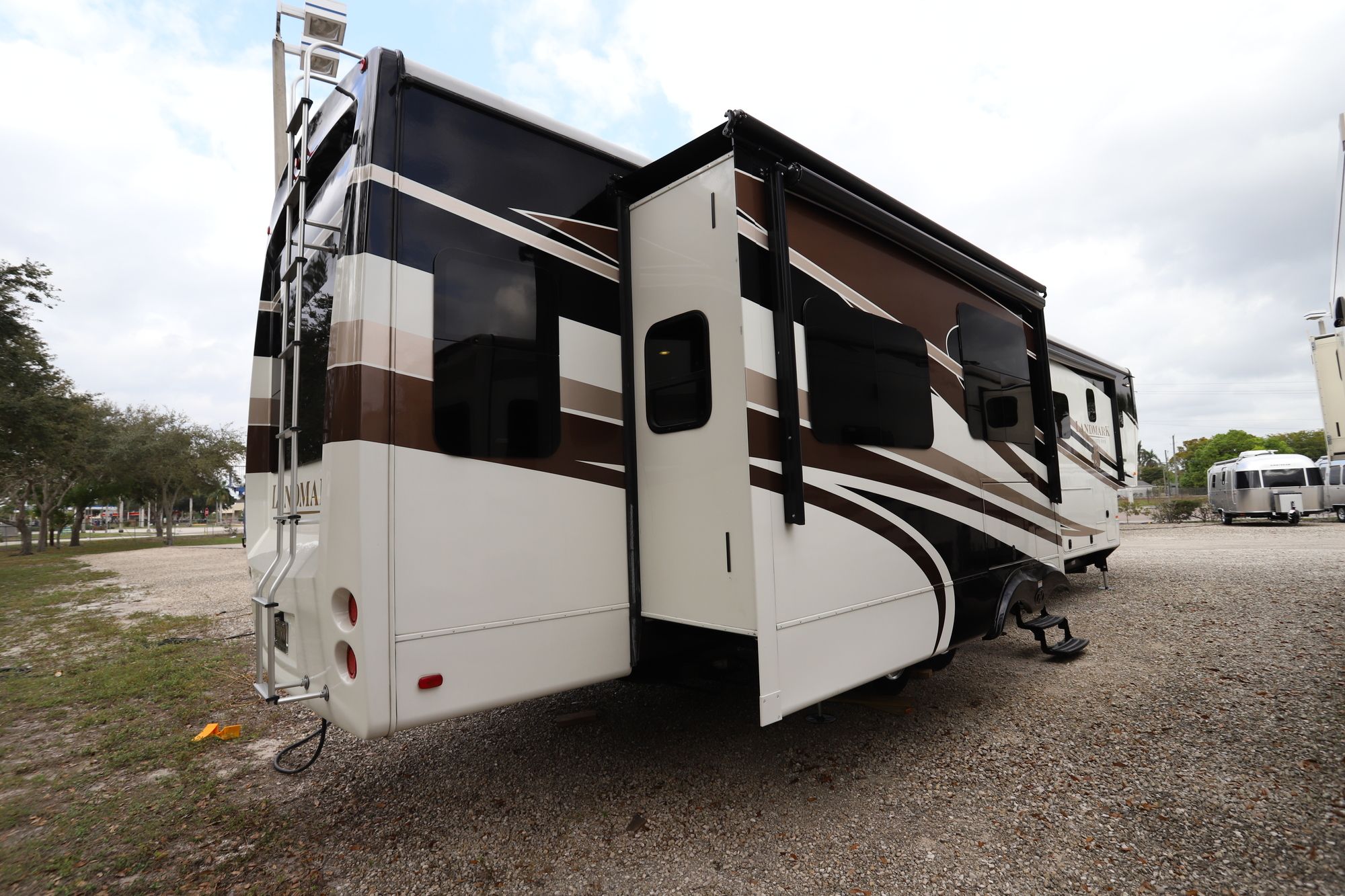 Used 2015 Heartland Land Mark 365 NEWPORT Fifth Wheel  For Sale