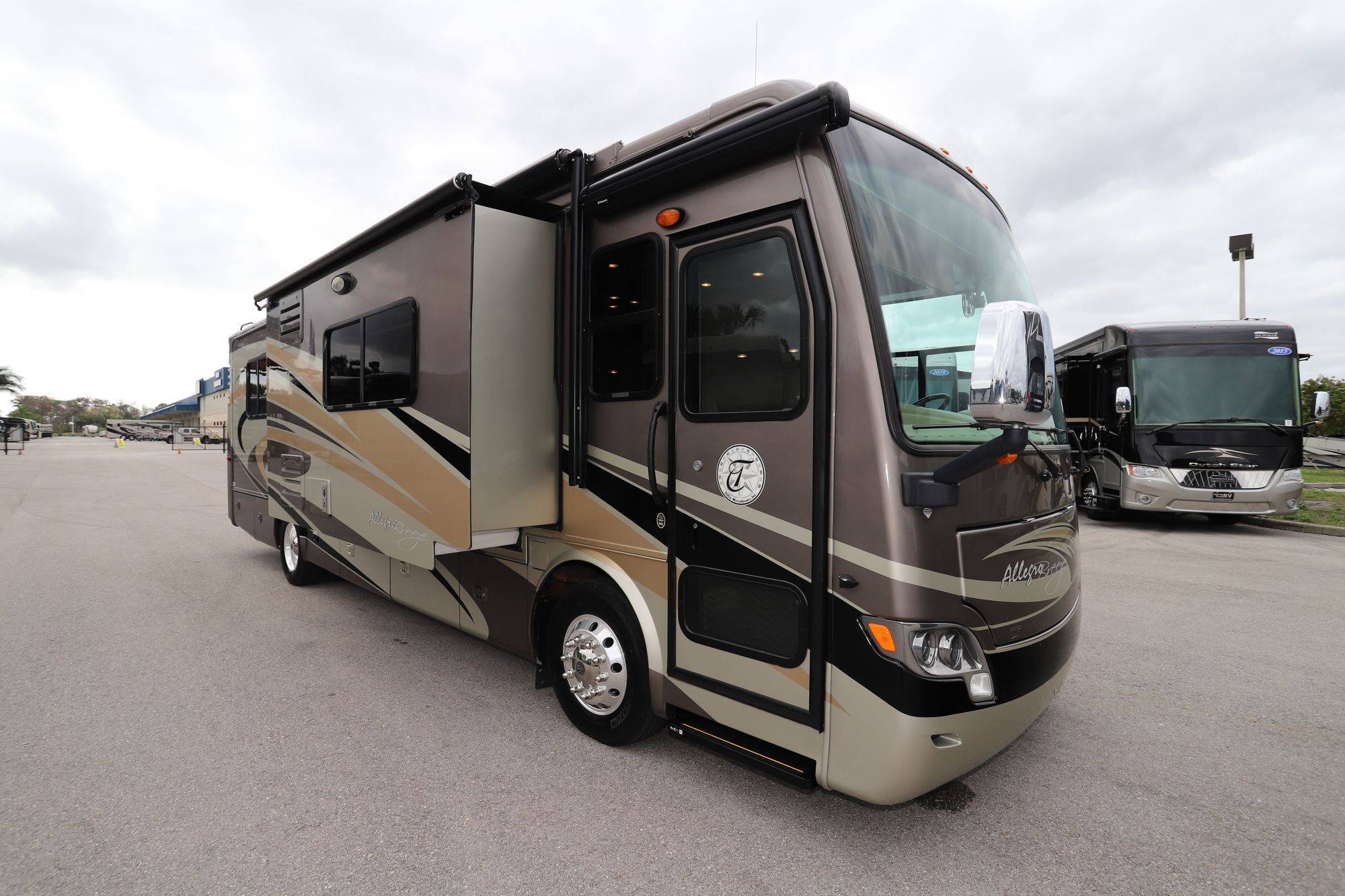 Used 2014 Tiffin Motor Homes Breeze 32BR Class A  For Sale