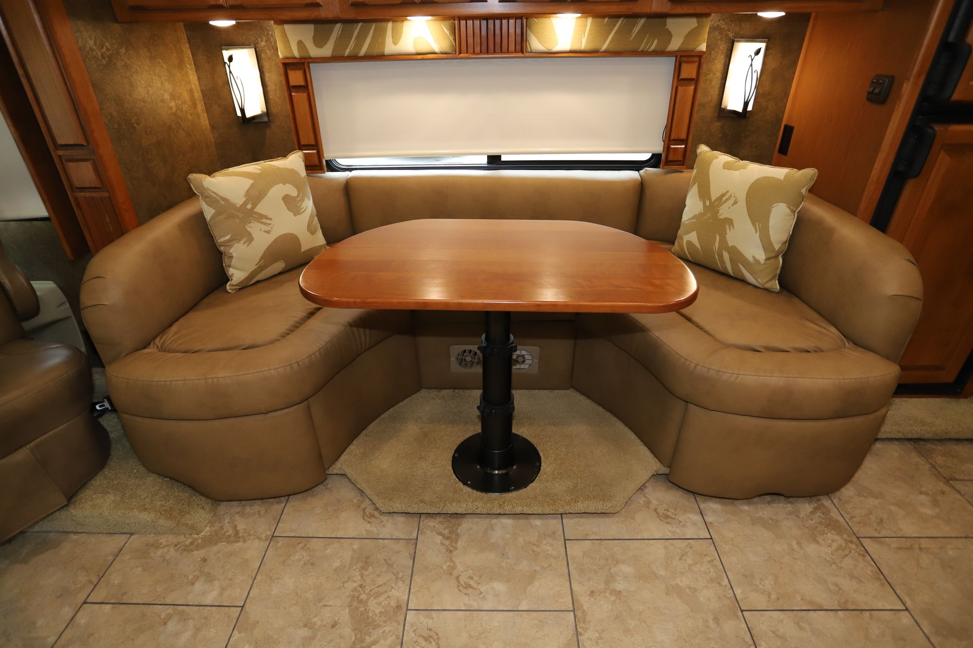 Used 2014 Tiffin Motor Homes Breeze 32BR Class A  For Sale