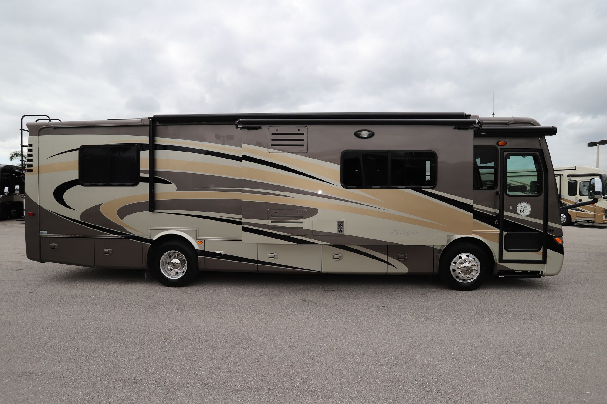 Used 2014 Tiffin Motor Homes Breeze 32BR Class A  For Sale