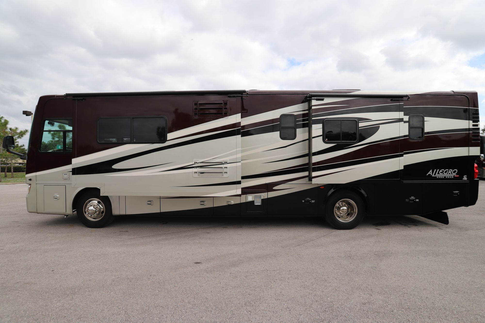 Used 2011 Tiffin Motor Homes Allegro Red 38QRA Class A  For Sale