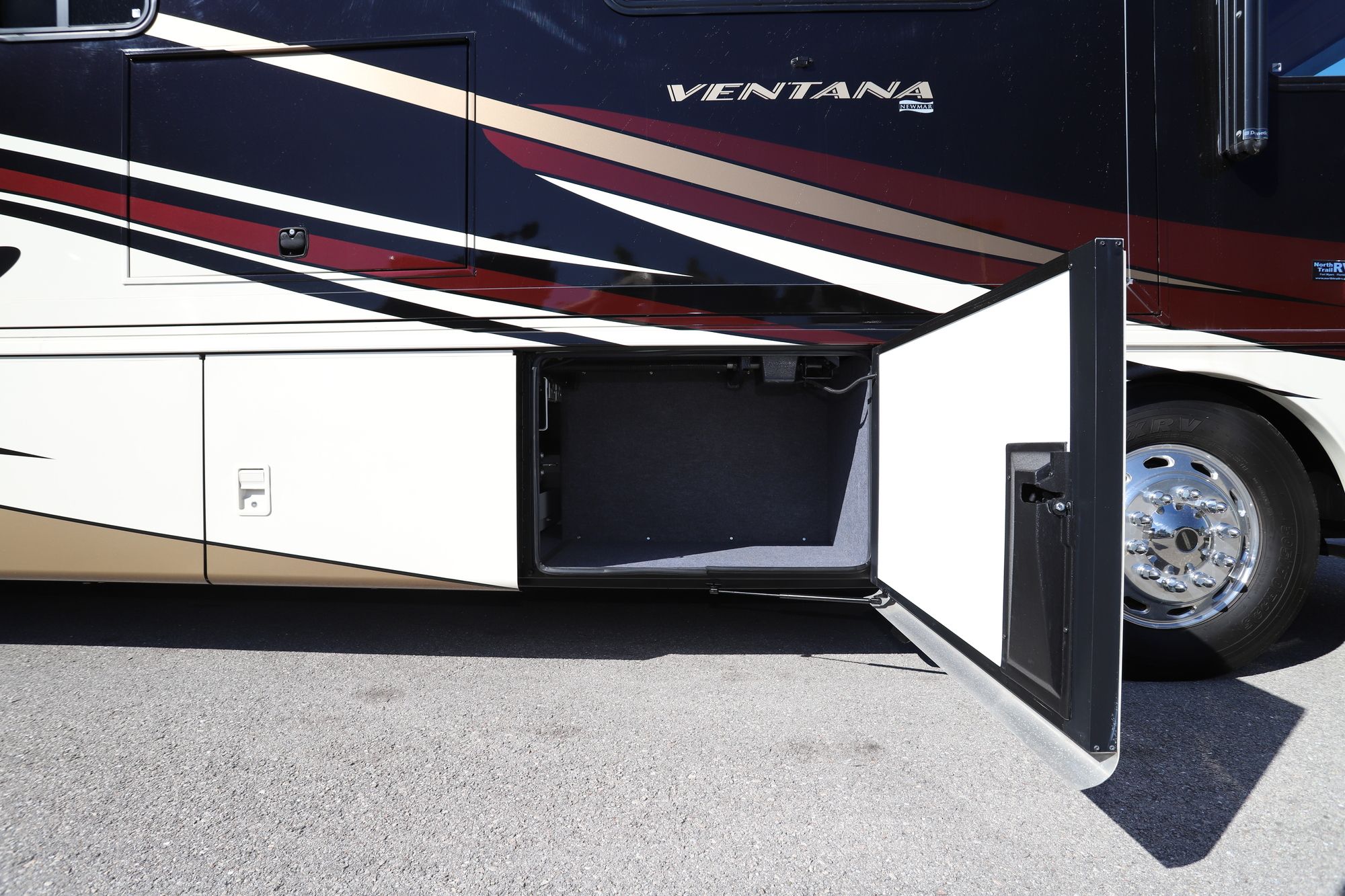 Used 2014 Newmar Ventana 4369 Class A  For Sale